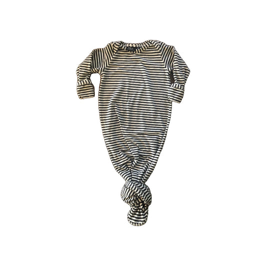BabySprouts co Boys Grey | White | Striped Sleepsack Size: 3-6 months Grey | White | Striped