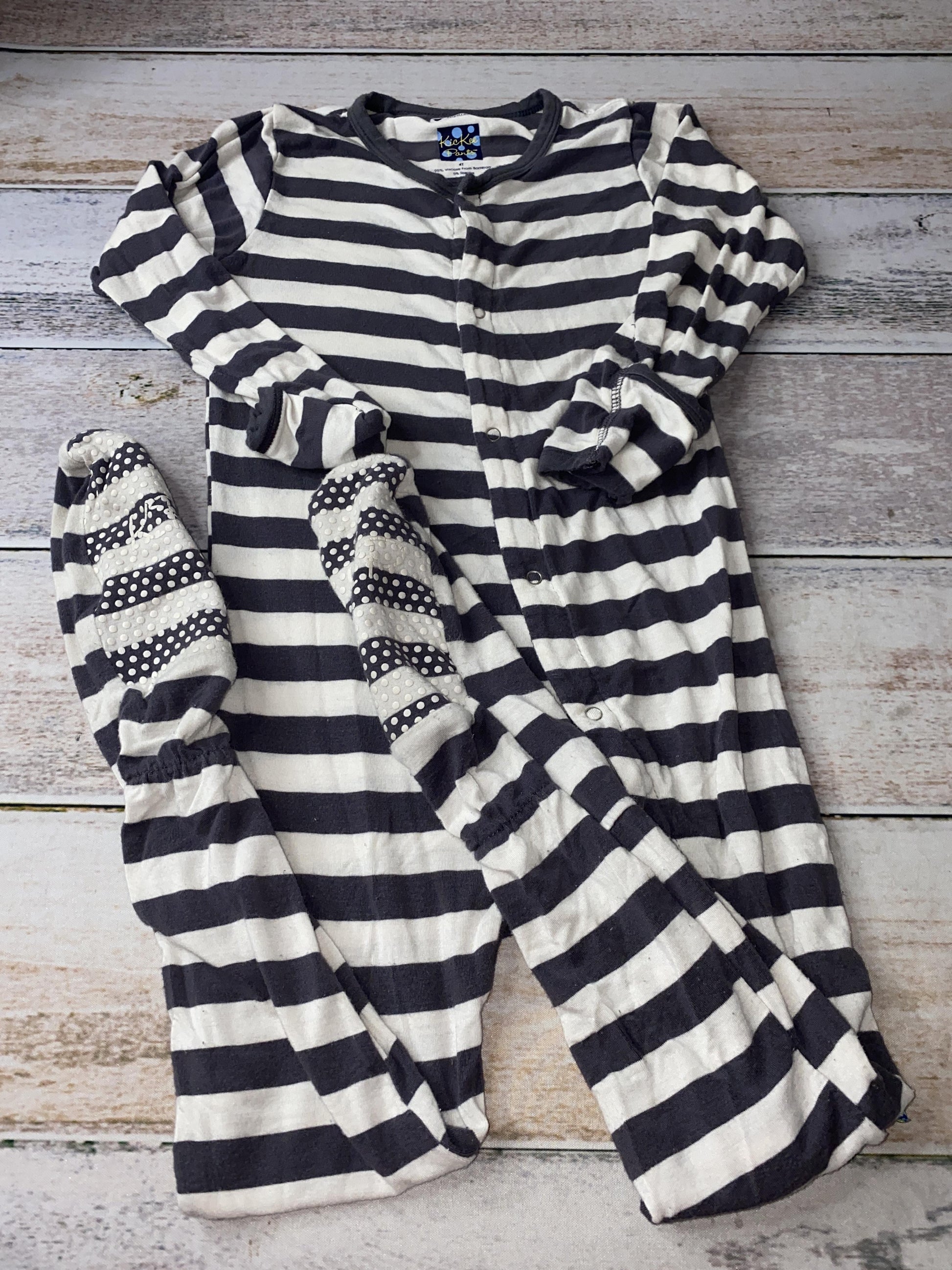 KicKee Pants Unisex Grey | White | Striped Pajamas Size: 4T Grey | White | Striped