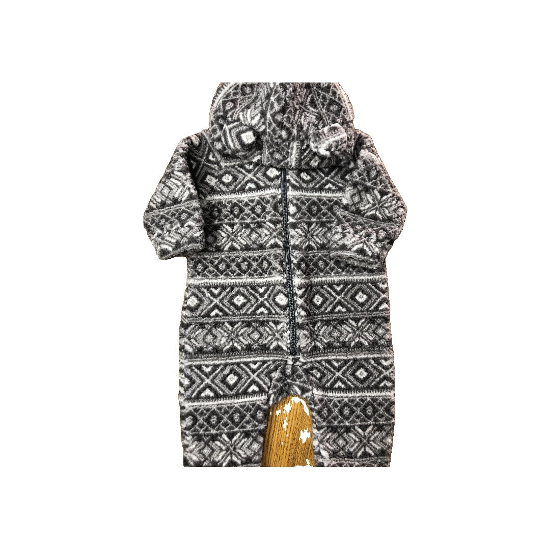 Old Navy Boys Grey | White Bunting Size: 3-6 months Grey | White