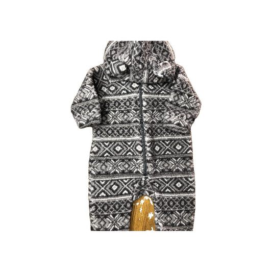 Old Navy Boys Grey | White Bunting Size: 3-6 months Grey | White