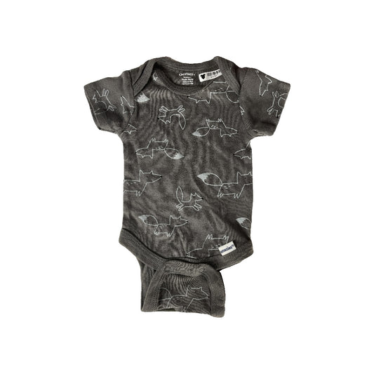 Carters Unisex Grey | White Onesie Size: Newborn Grey | White
