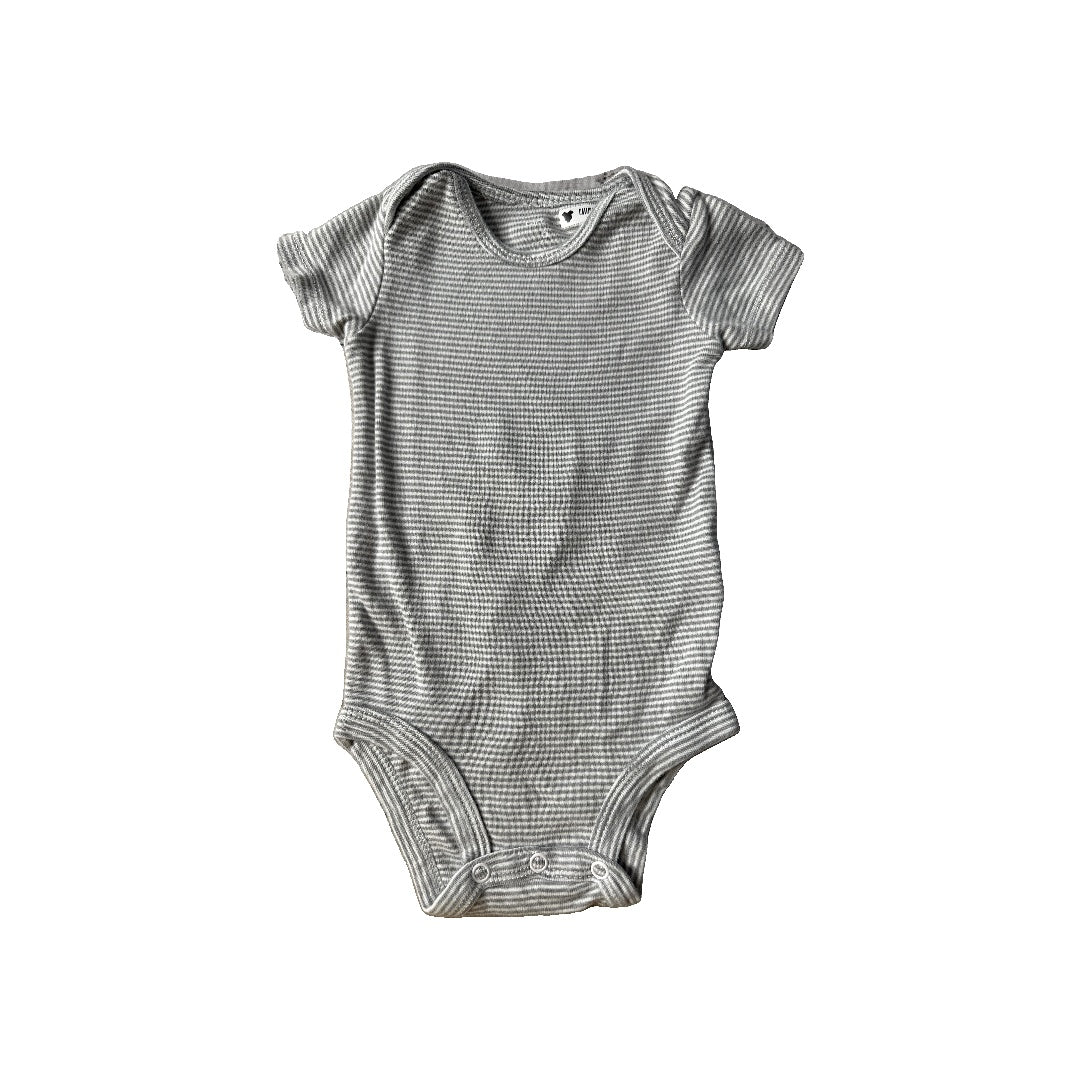 Carters Unisex Grey | White Onesie Size: 6 months Grey | White