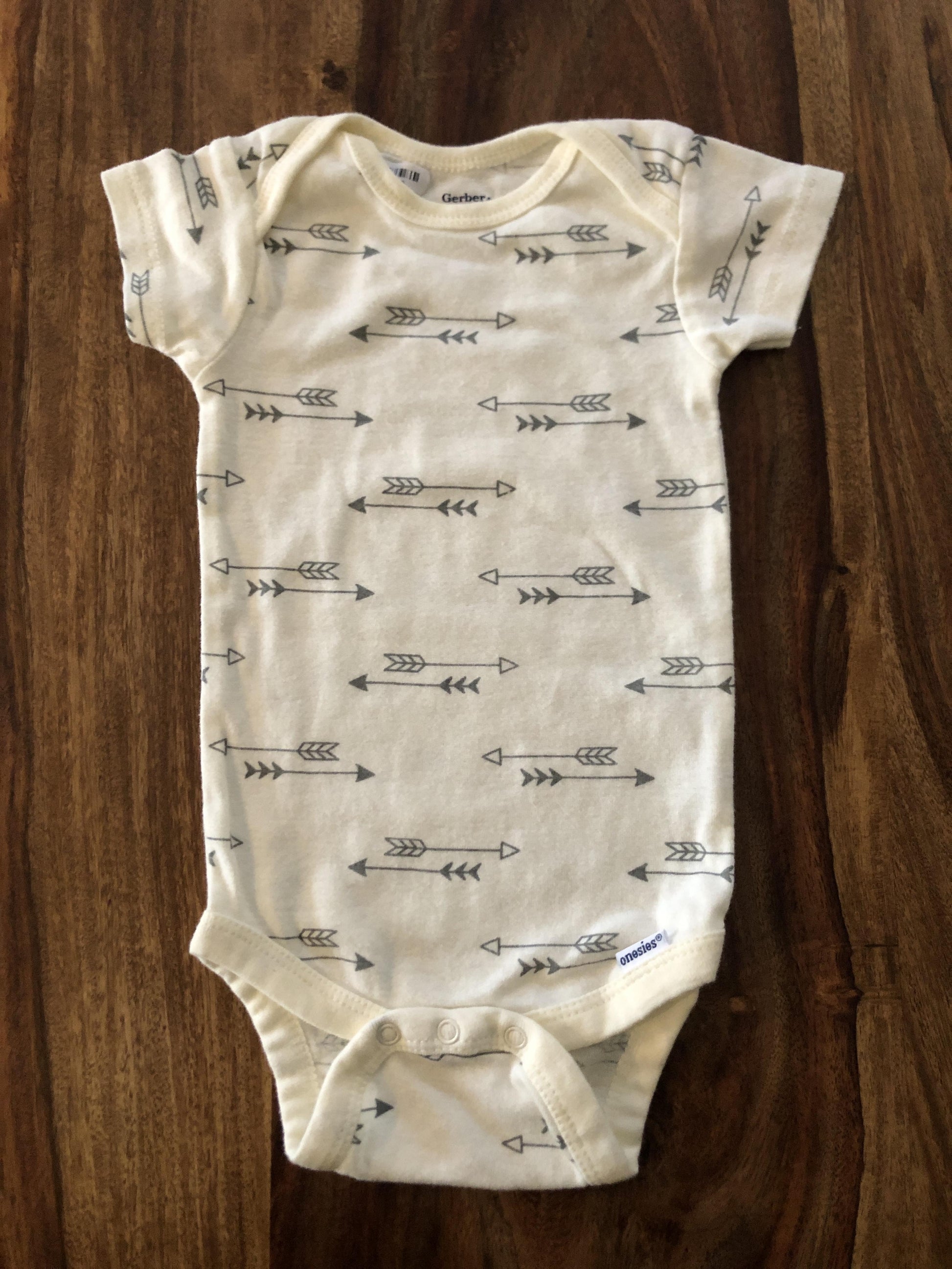 Gerber Childrenswear Unisex Grey | White Onesie Size: 3-6 months Grey | White