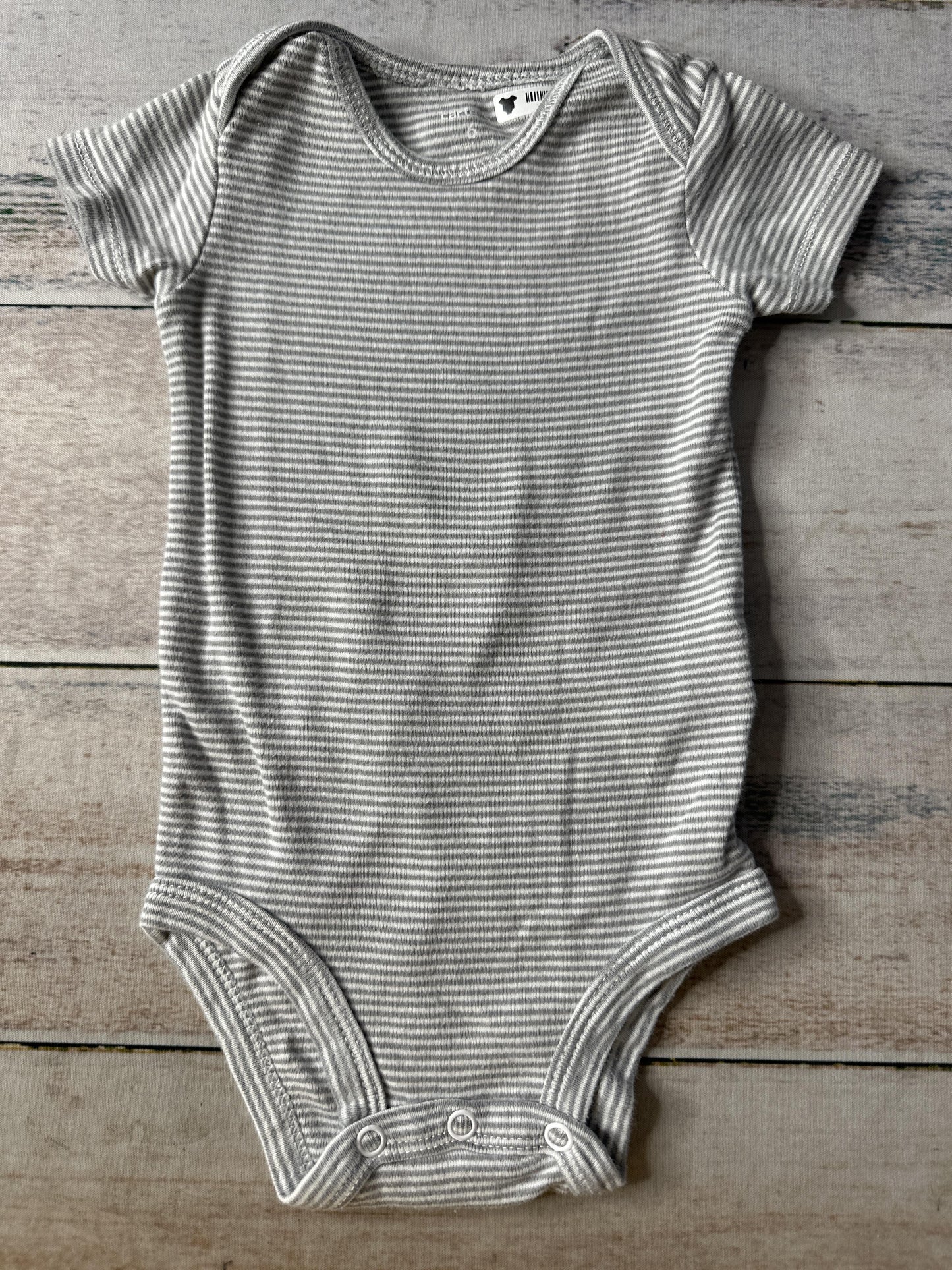 Carters Unisex Grey | White Onesie Size: 6 months Grey | White