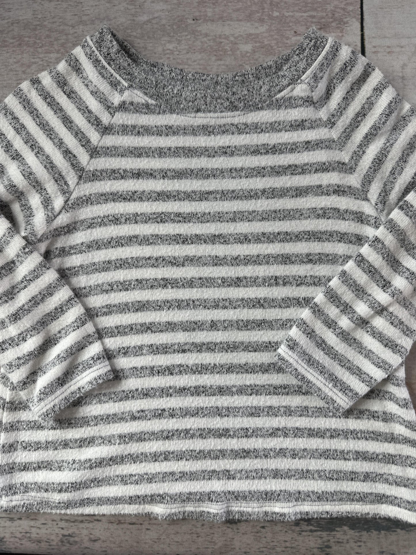 Cat & Jack Unisex Grey | White Long Sleeve T-Shirt Size: 12-18 months Grey | White