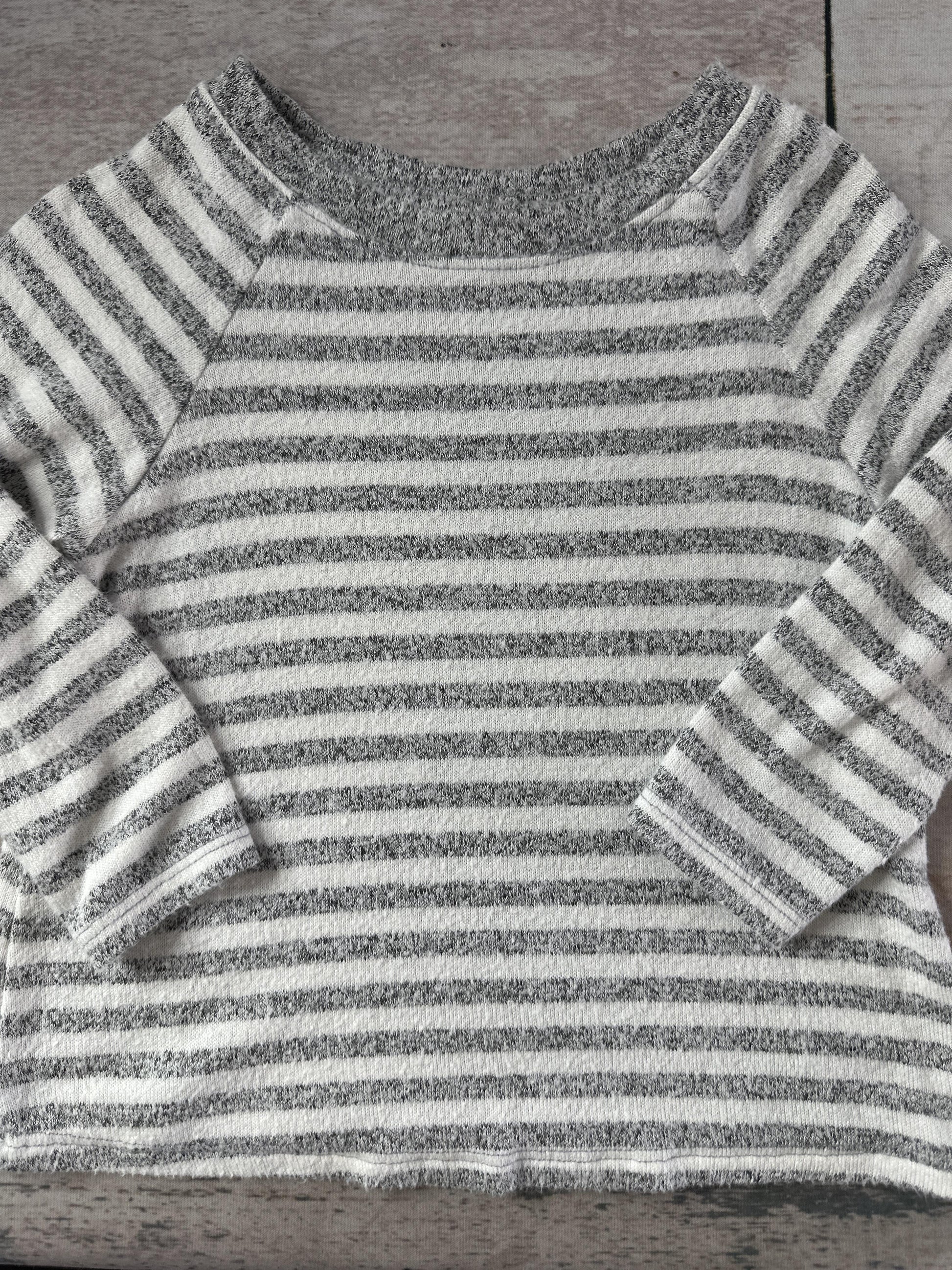 Cat & Jack Unisex Grey | White Long Sleeve T-Shirt Size: 12-18 months Grey | White