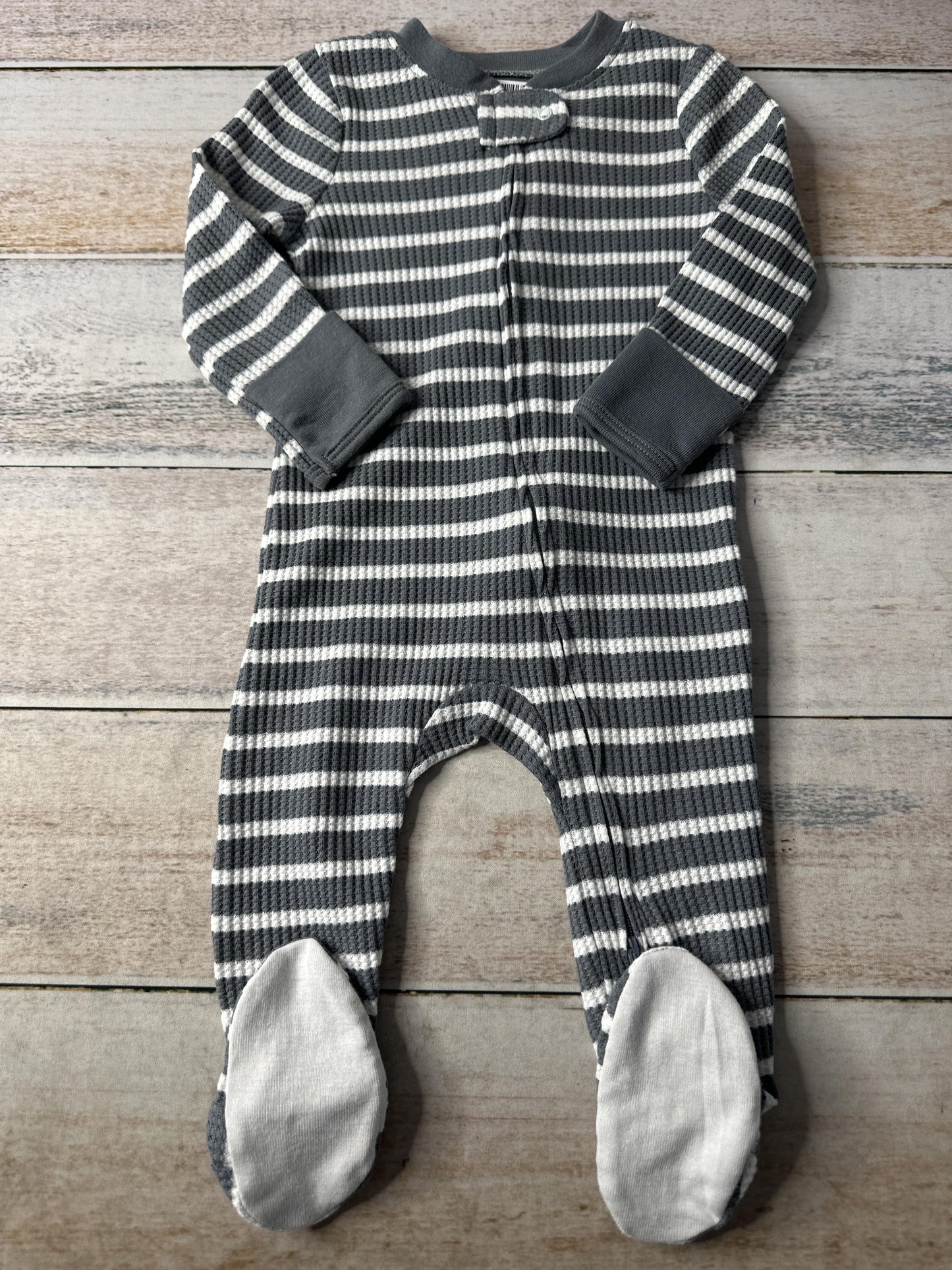 Cloud Island Unisex Grey | White Pajamas Size: 6-9 months Grey | White