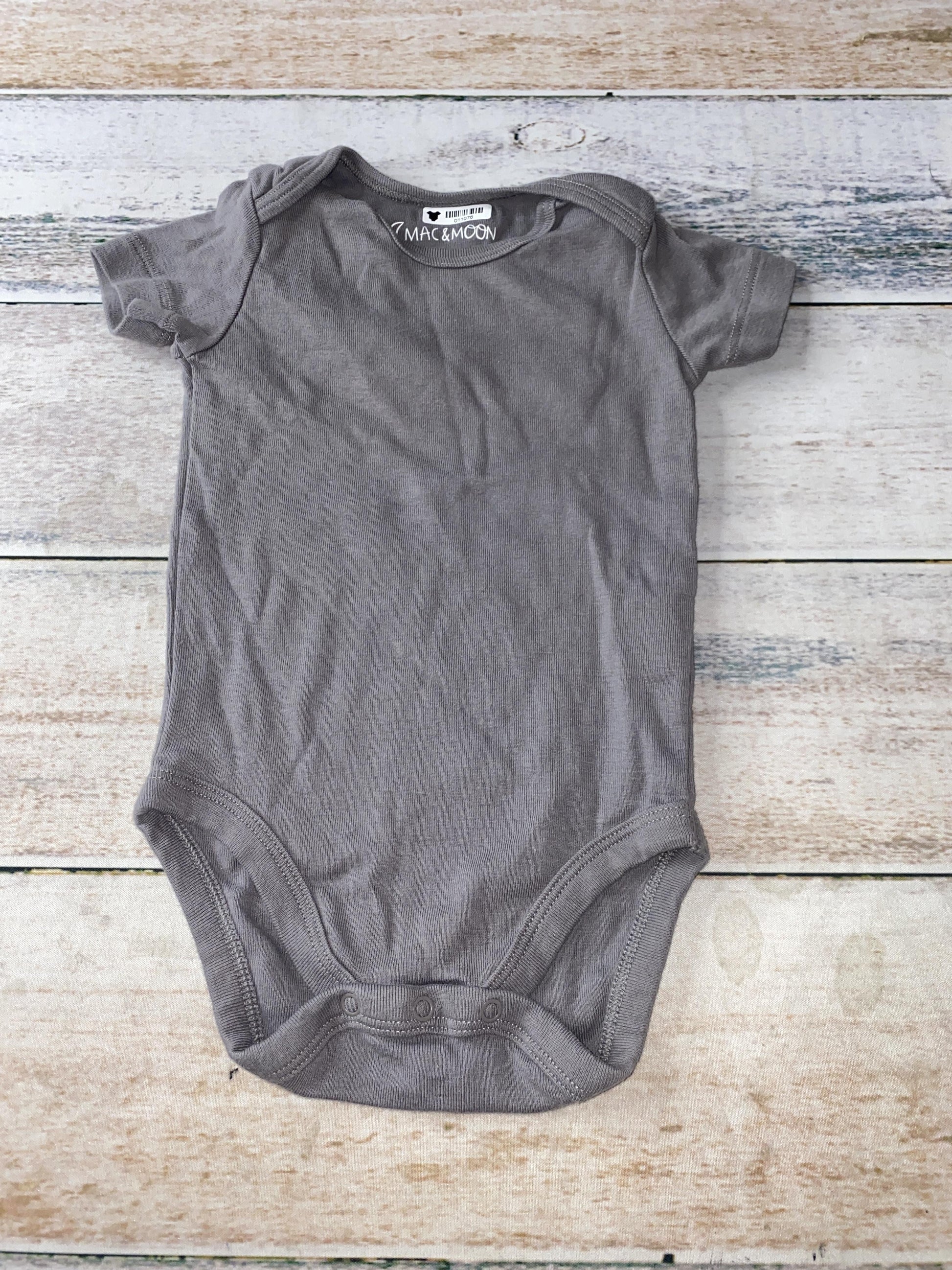 Mac and Moon Unisex Grey Onesie Size: 12 months Grey