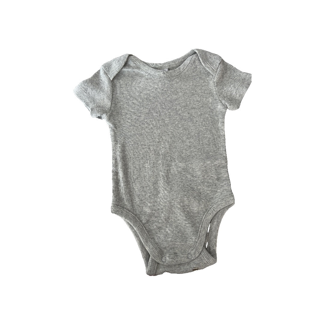 Nordstrom Unisex Grey Onesie Size: 9-12 Months Grey