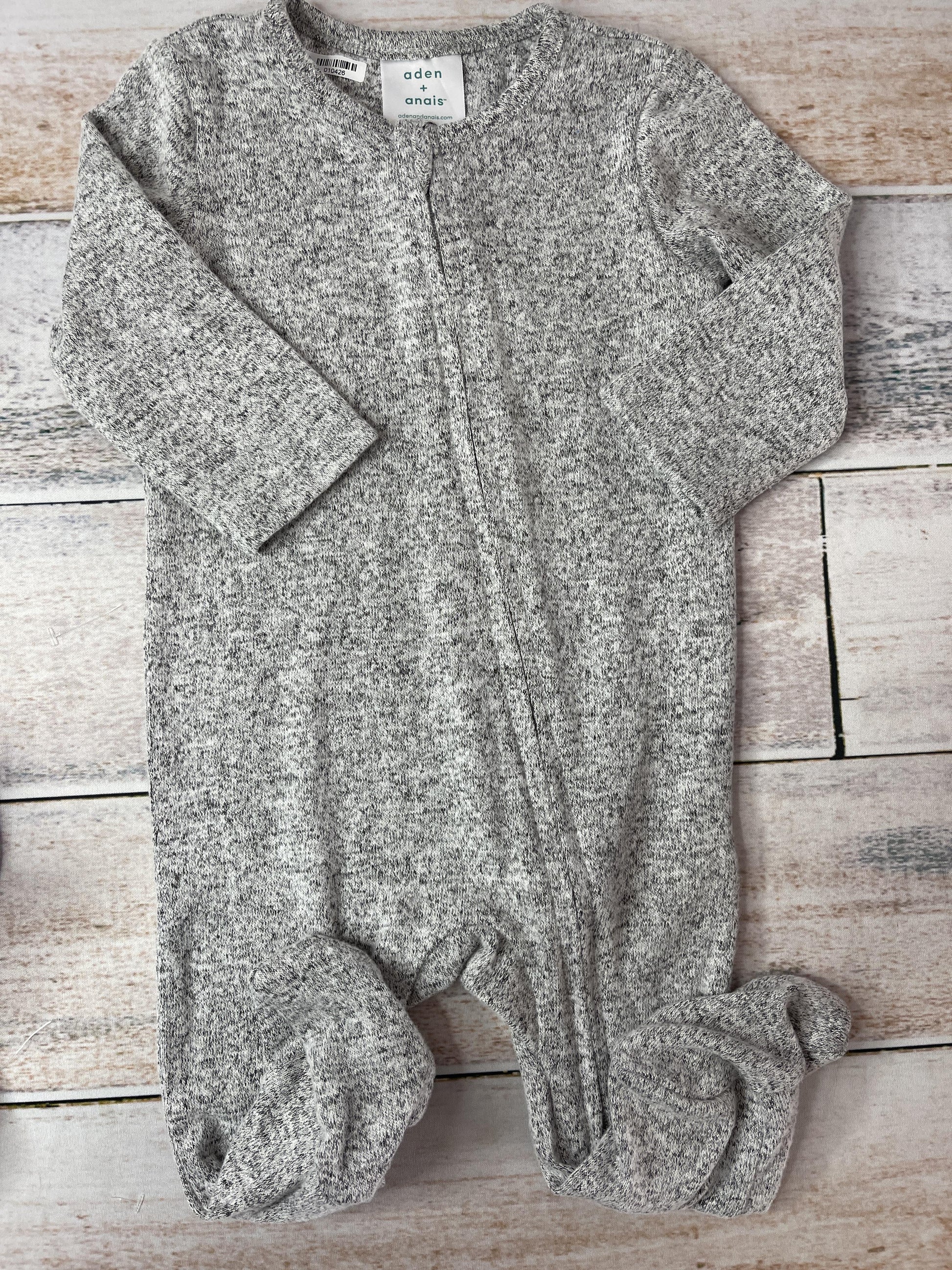 Unisex Grey Pajamas Size: 3-6 months Grey
