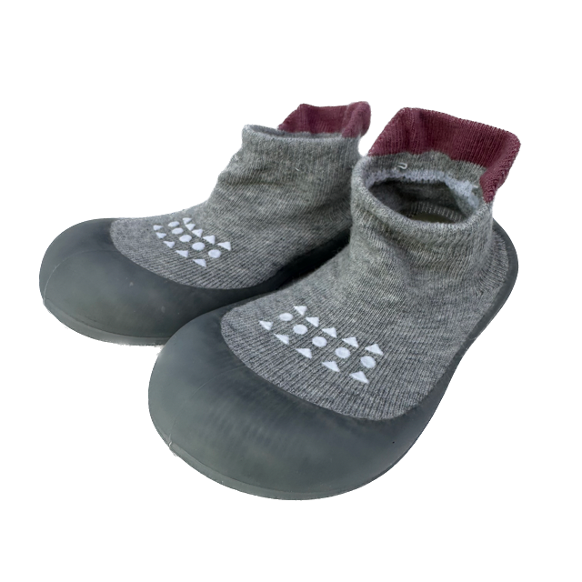 Unknown Unisex Grey Shoes Size: 24/25 (8T-9T) Grey