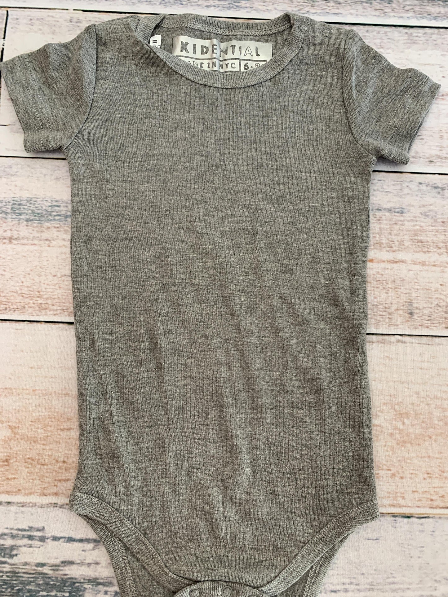 Kidential Boys Grey Onesie Size: 6-9 months Grey