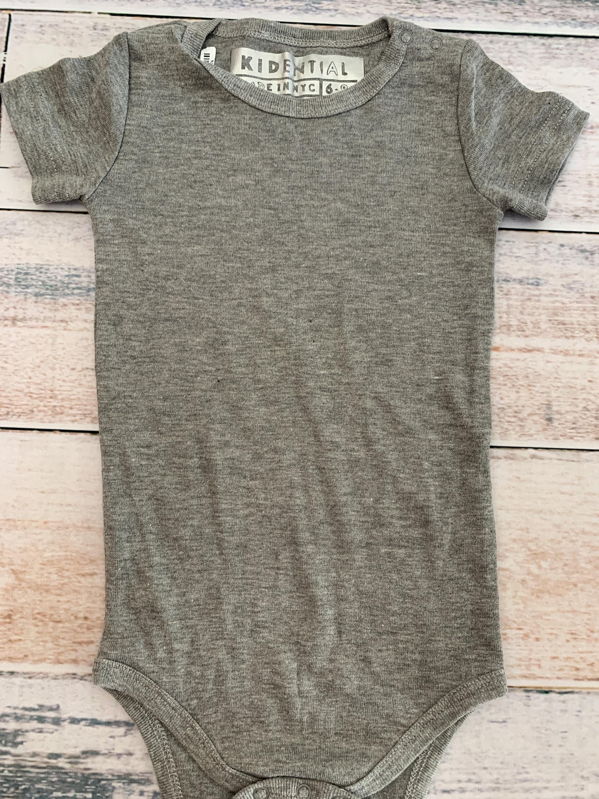 Kidential Boys Grey Onesie Size: 6-9 months Grey