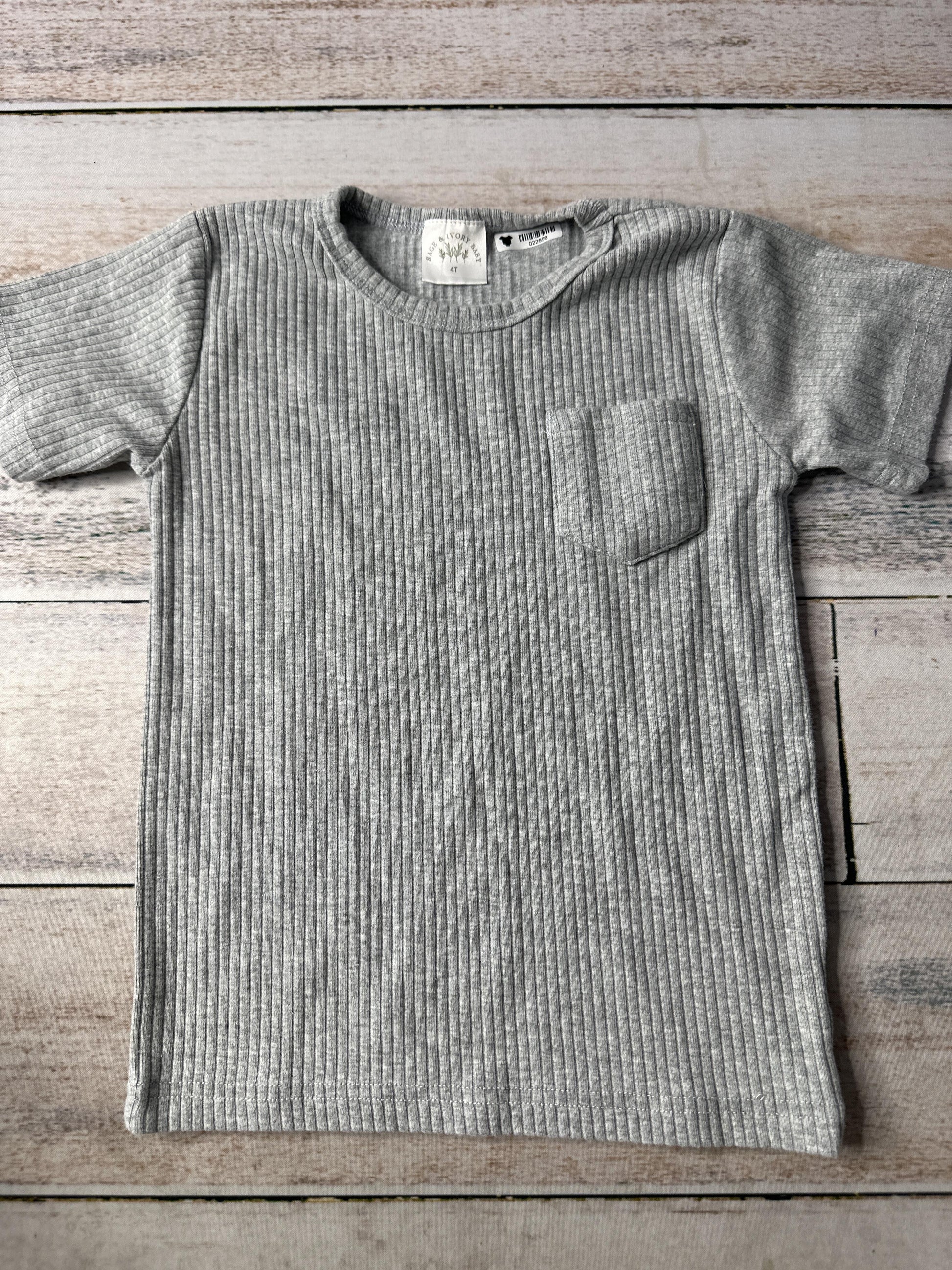 Sage and Ivory Girls Grey T-Shirt Size: 4T Grey