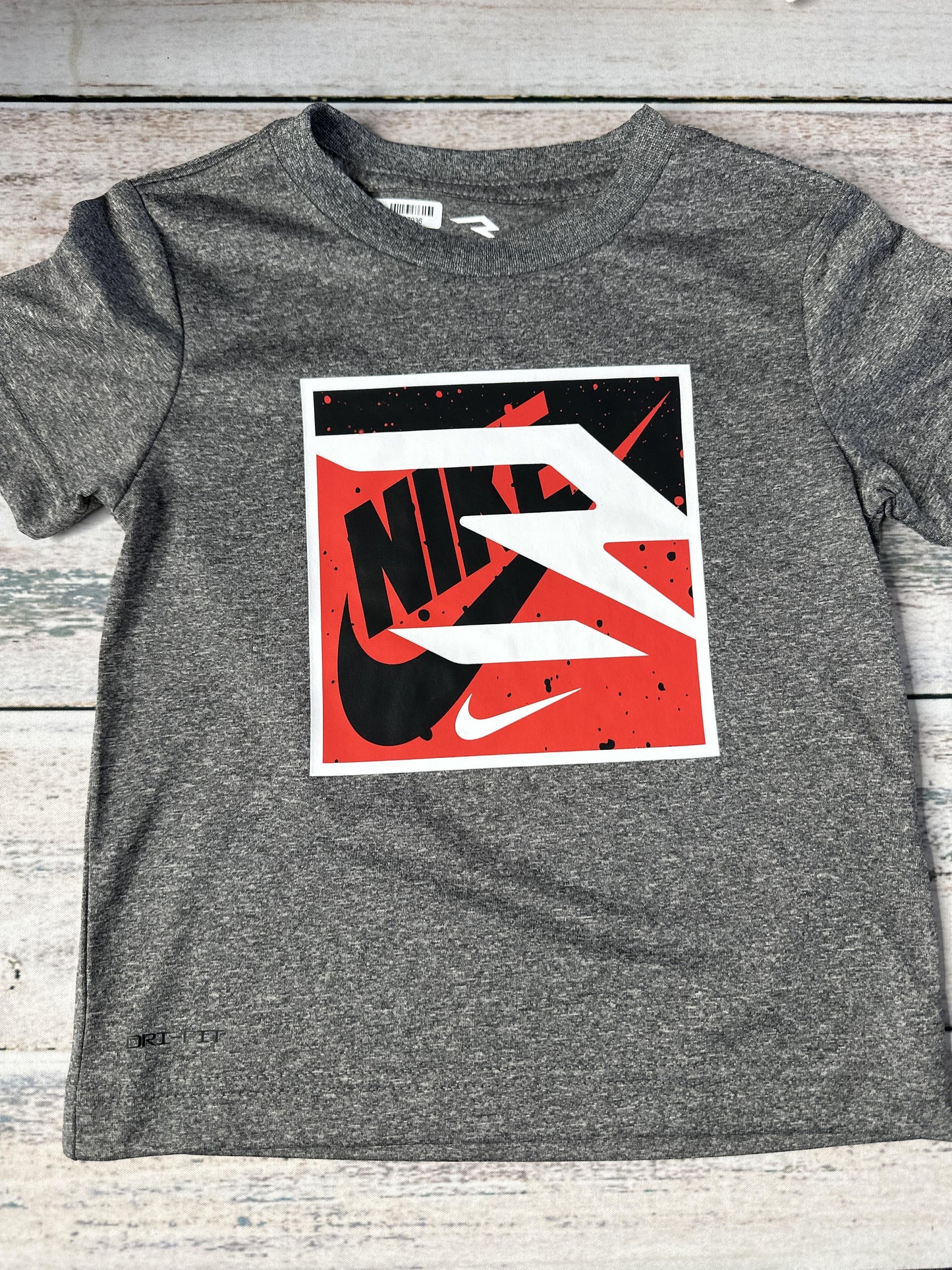 Nike Boys Grey T-Shirt Size: 3T Grey