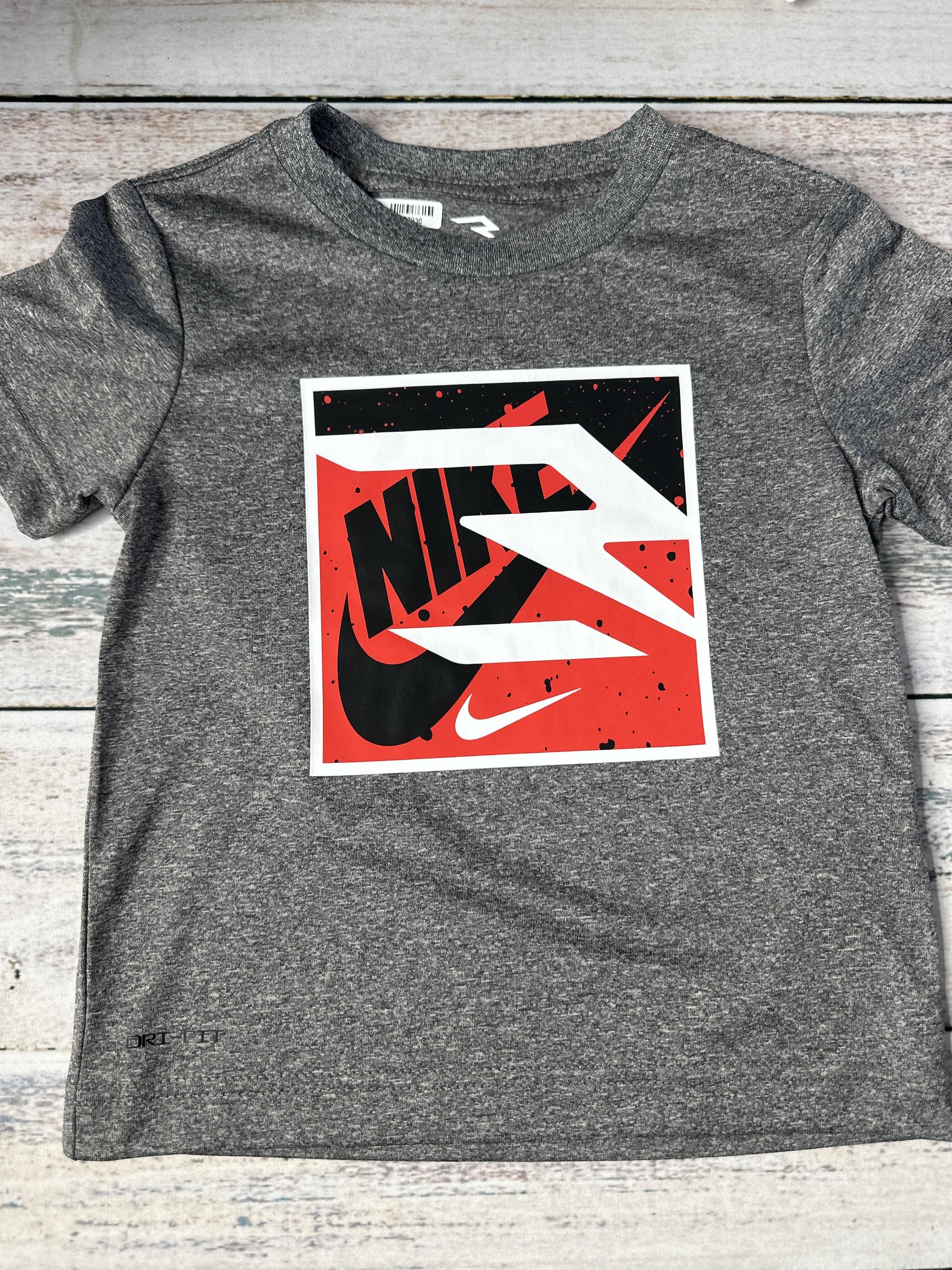Nike Boys Grey T-Shirt Size: 3T Grey