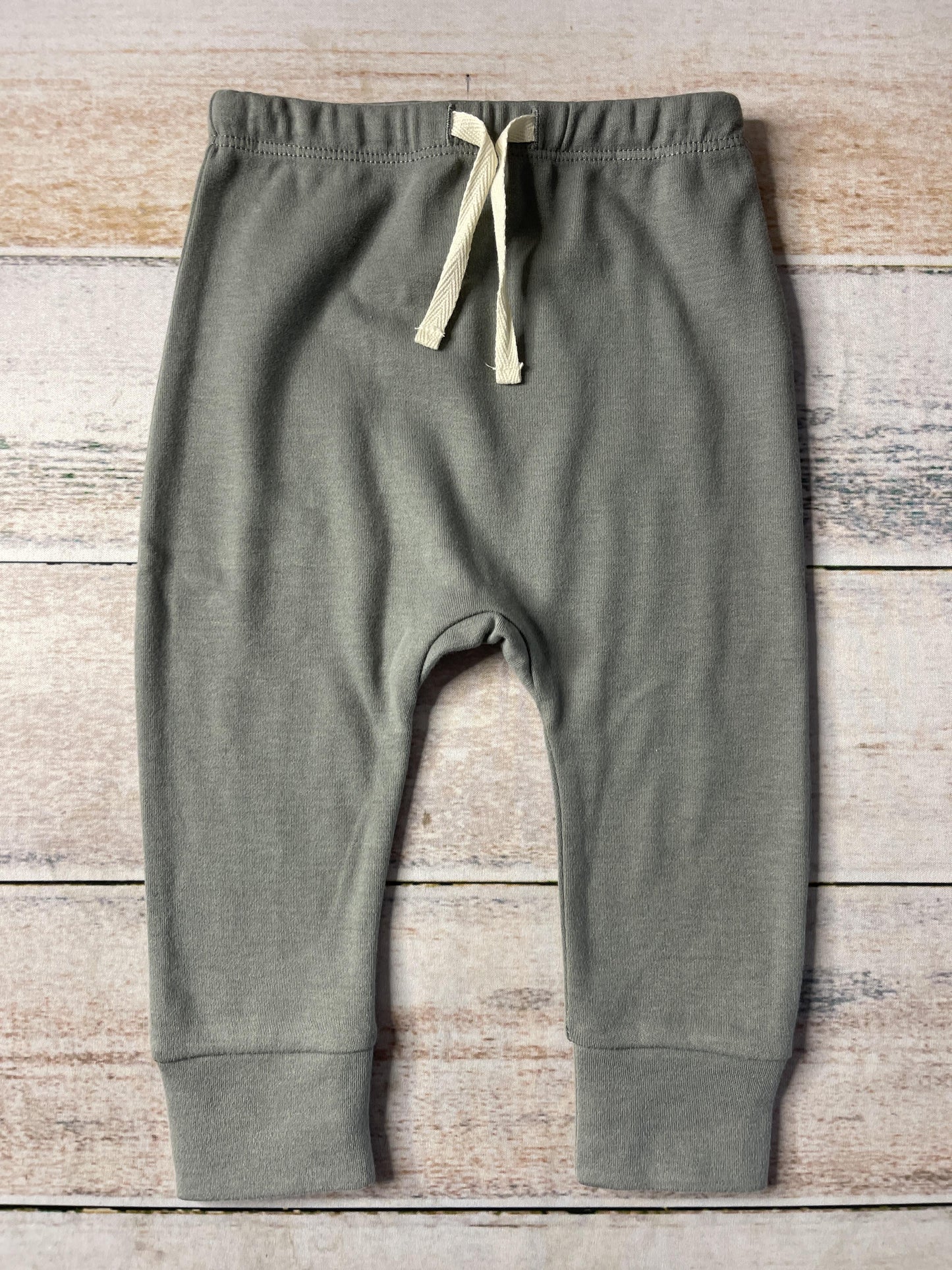 Quincy Mae Unisex Grey Pants Size: 18 months Grey
