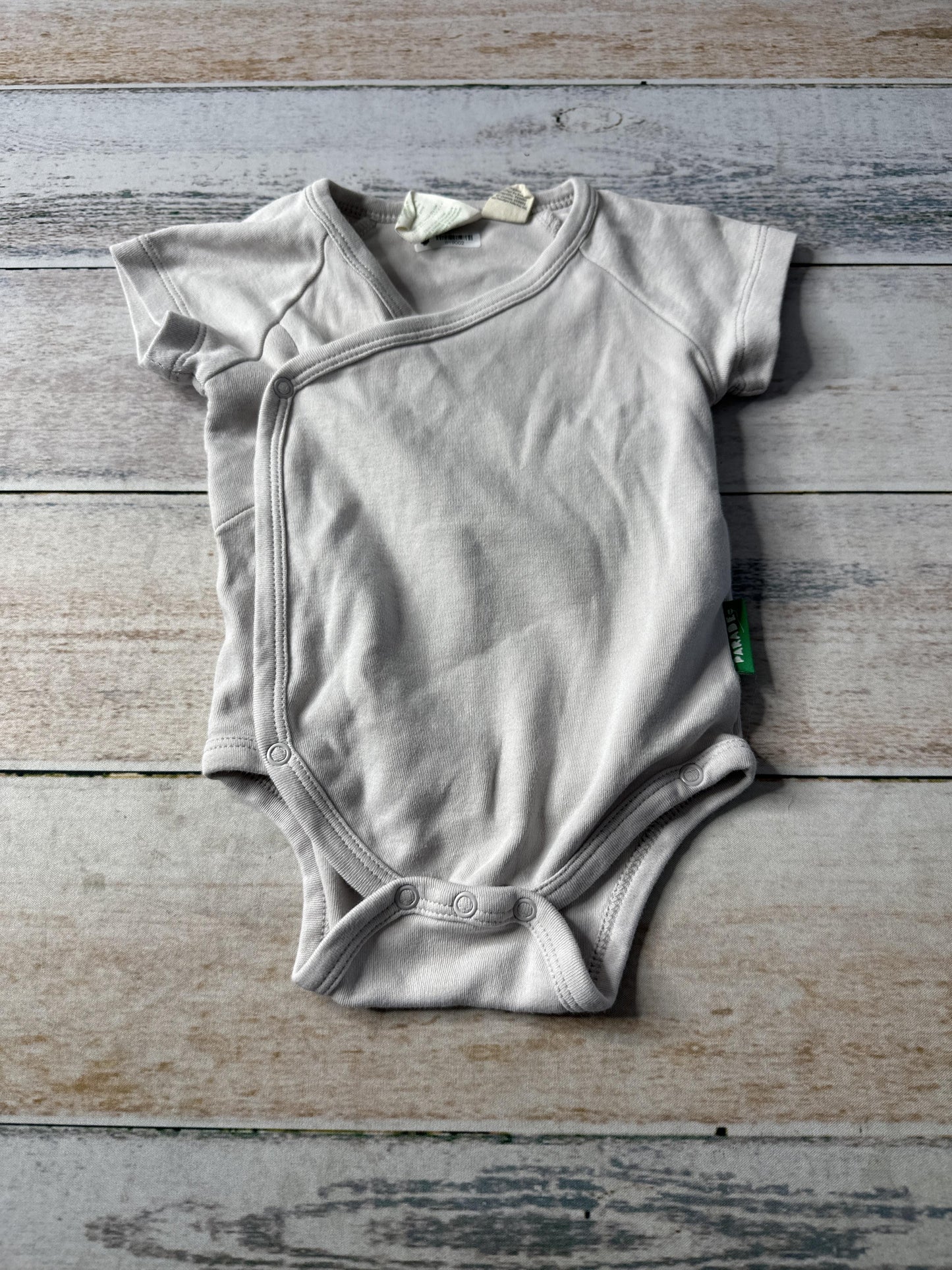 Parade Unisex Grey Onesie Size: 3-6 months Grey