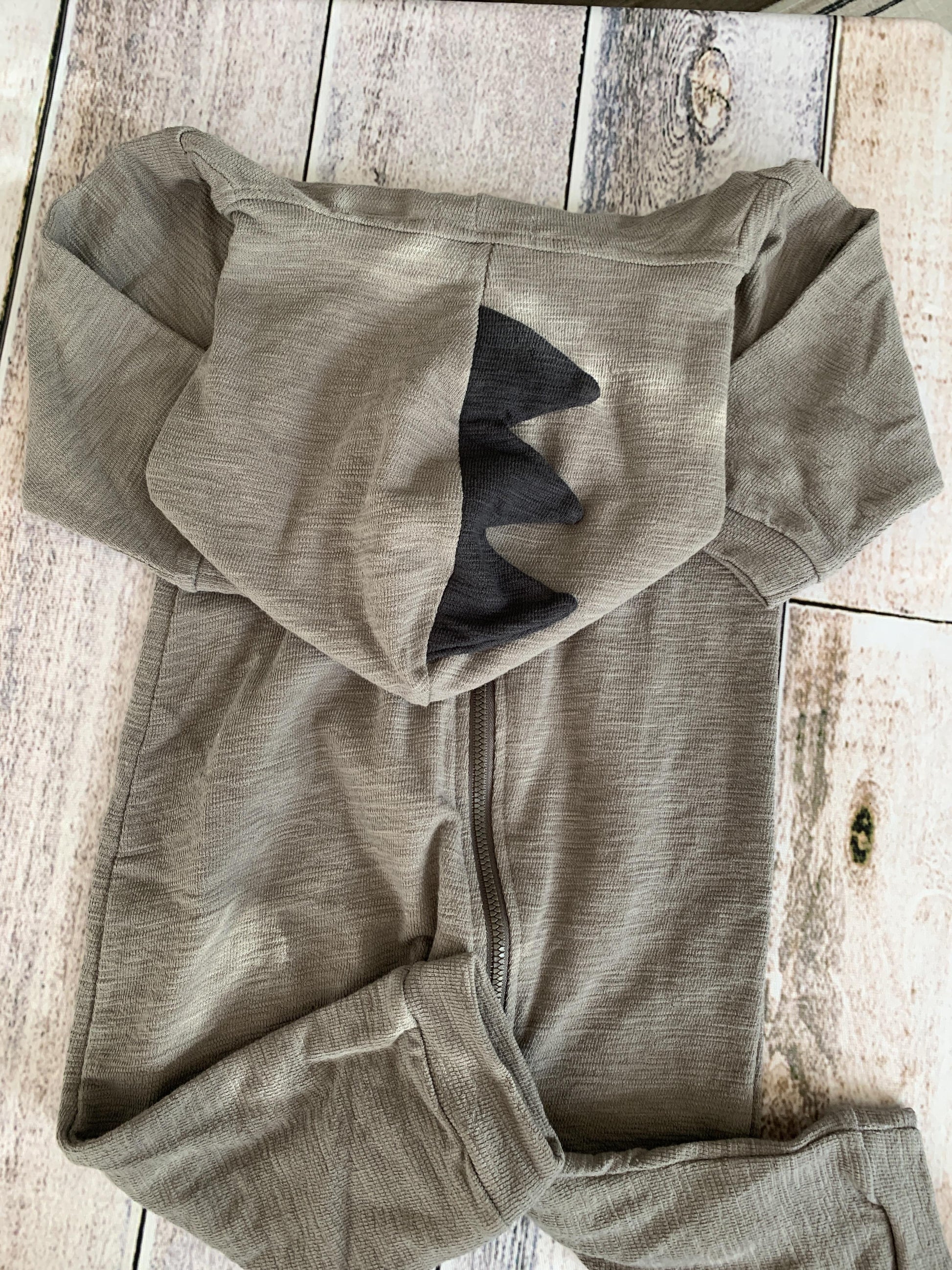 LALA Boys Grey Long Sleeve Outfit Size: 18 months Grey