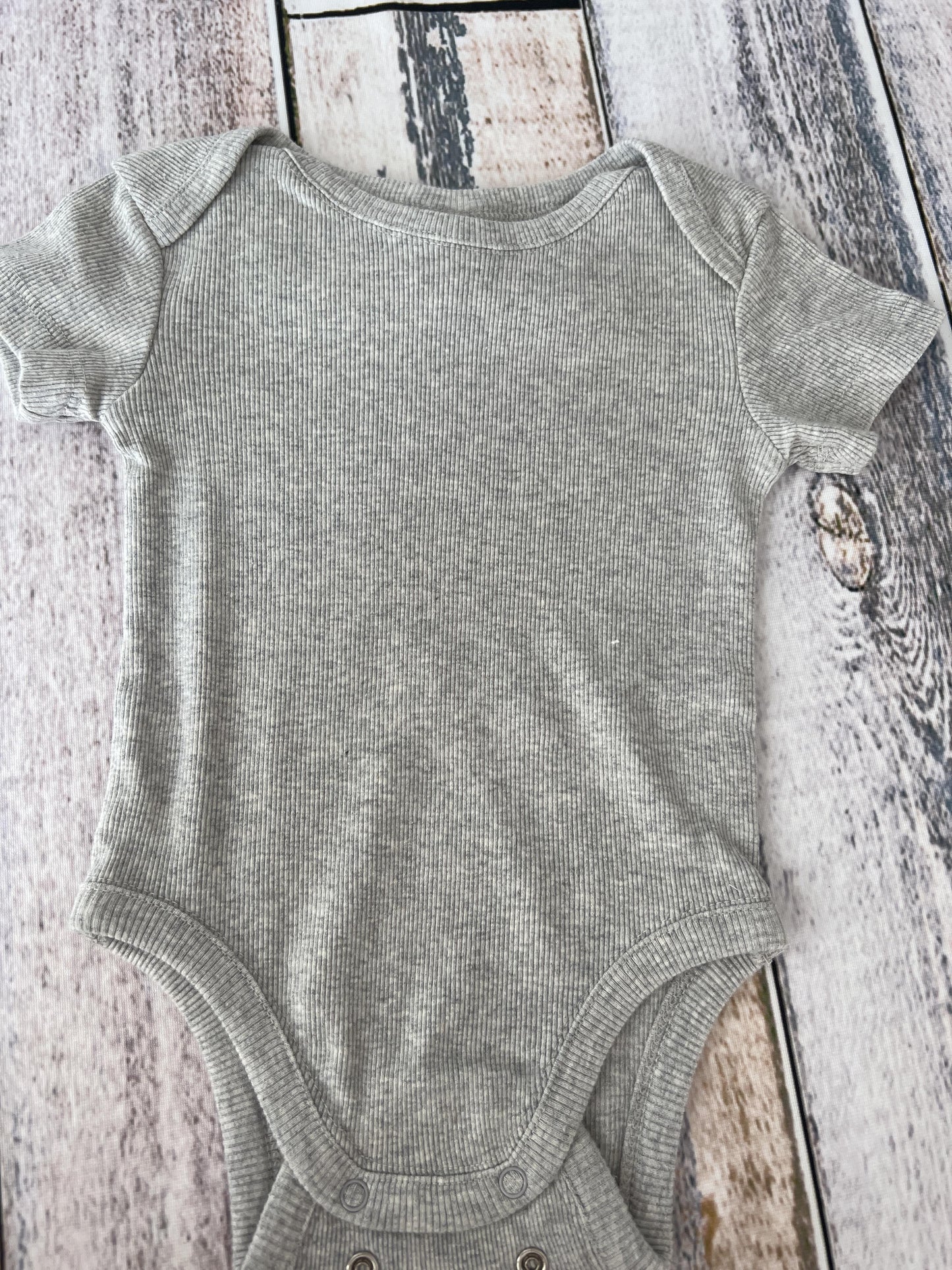 Nordstrom Unisex Grey Onesie Size: 9-12 Months Grey