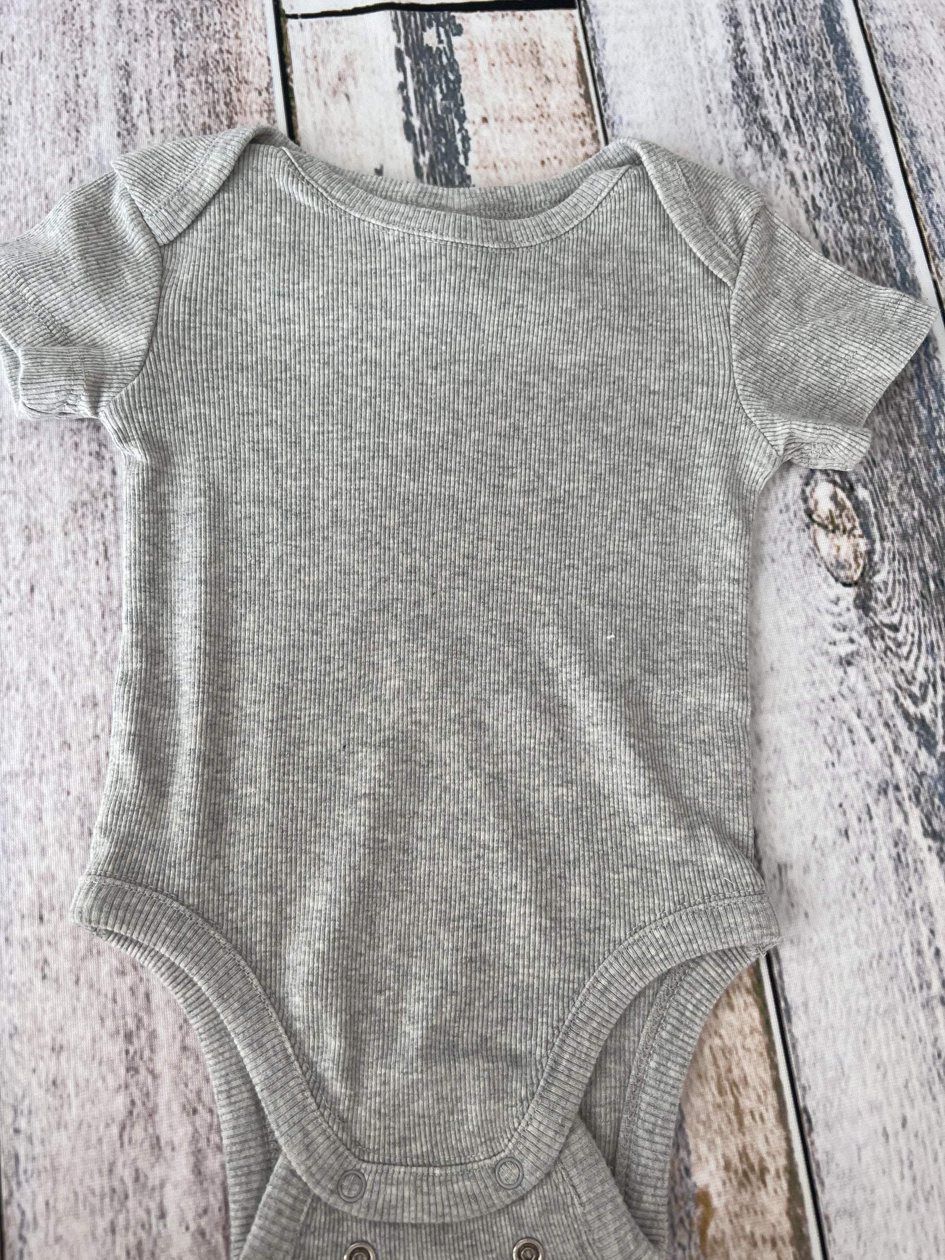Nordstrom Unisex Grey Onesie Size: 9-12 Months Grey