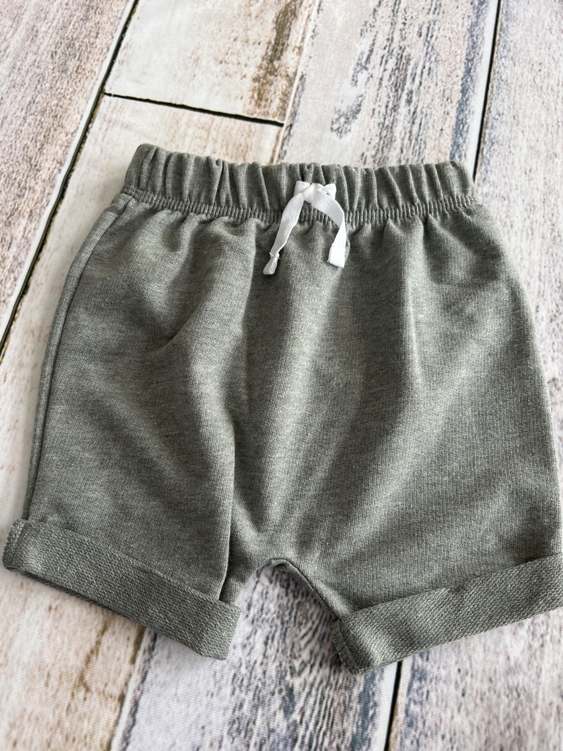Cat & Jack Boys Grey Shorts Size: 12 months Grey