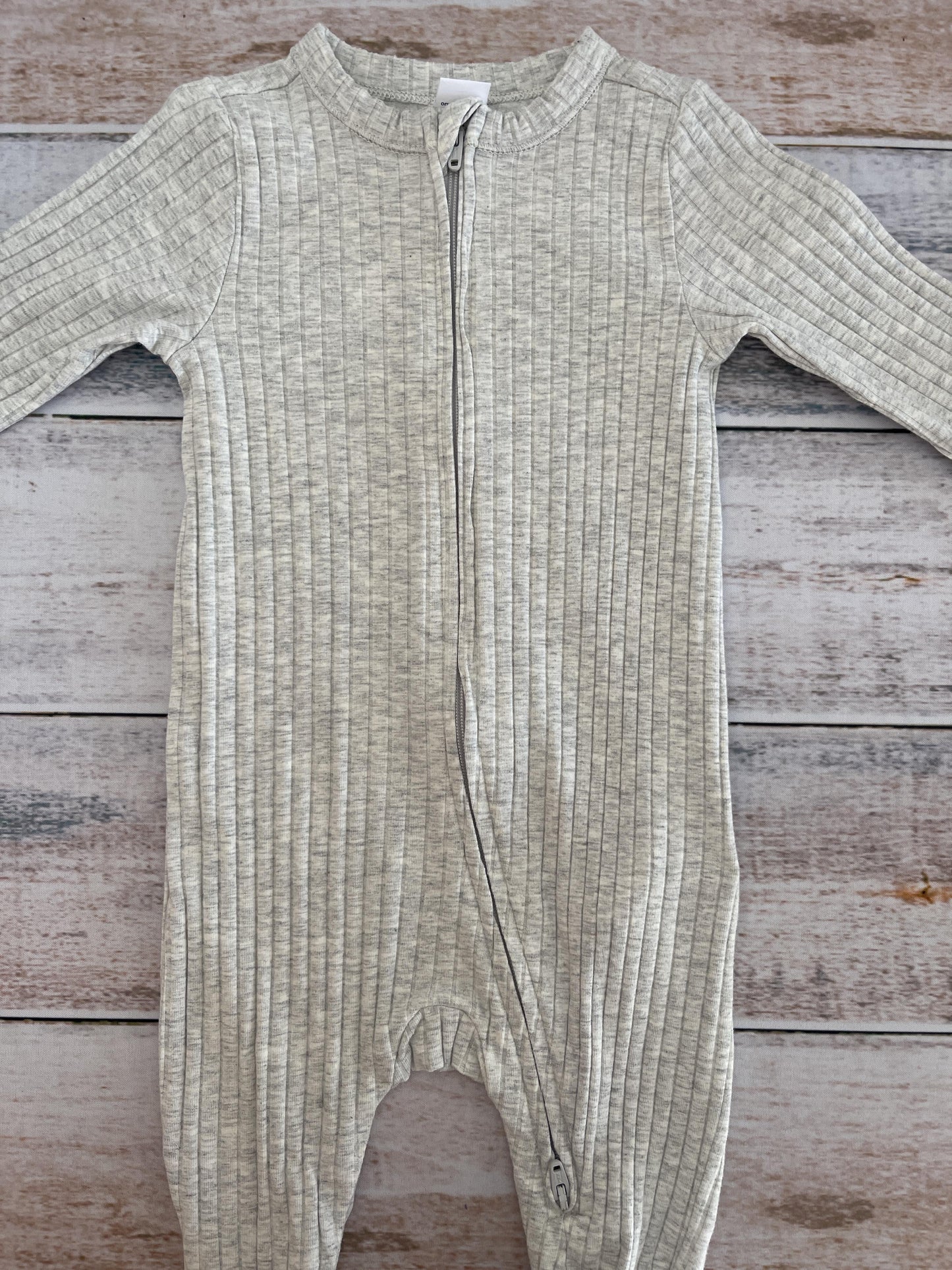 Old Navy Unisex Grey Pajamas Size: 6-12 months Grey