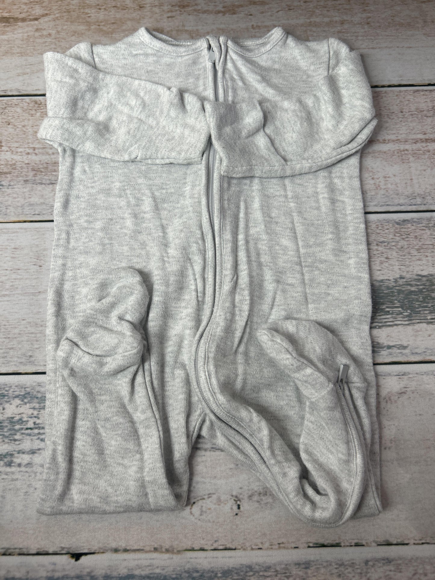 Mori Unisex Grey Pajamas Size: 6-9 months Grey