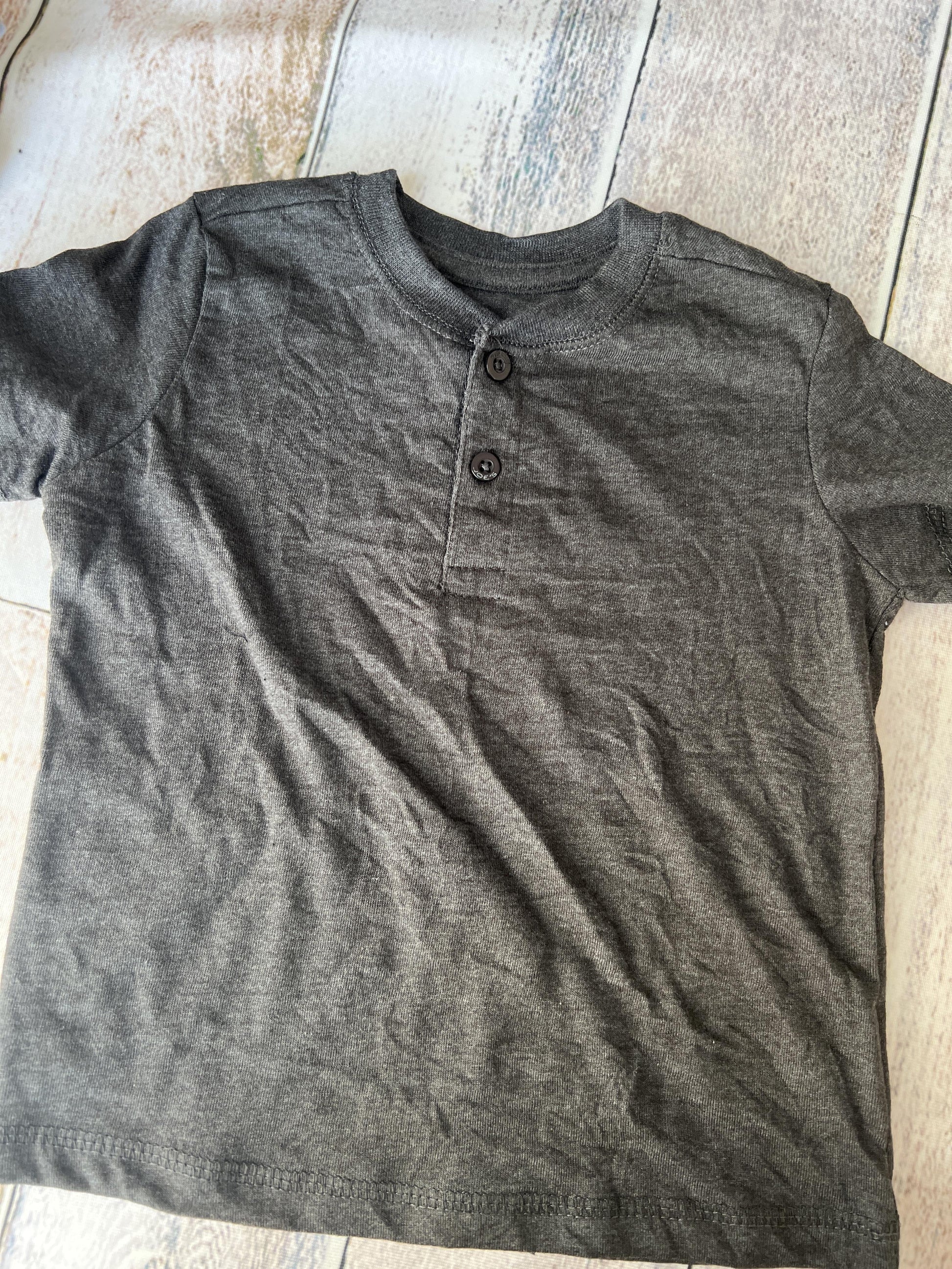 Joes Jeans Boys Grey T-Shirt Size: 3T Grey