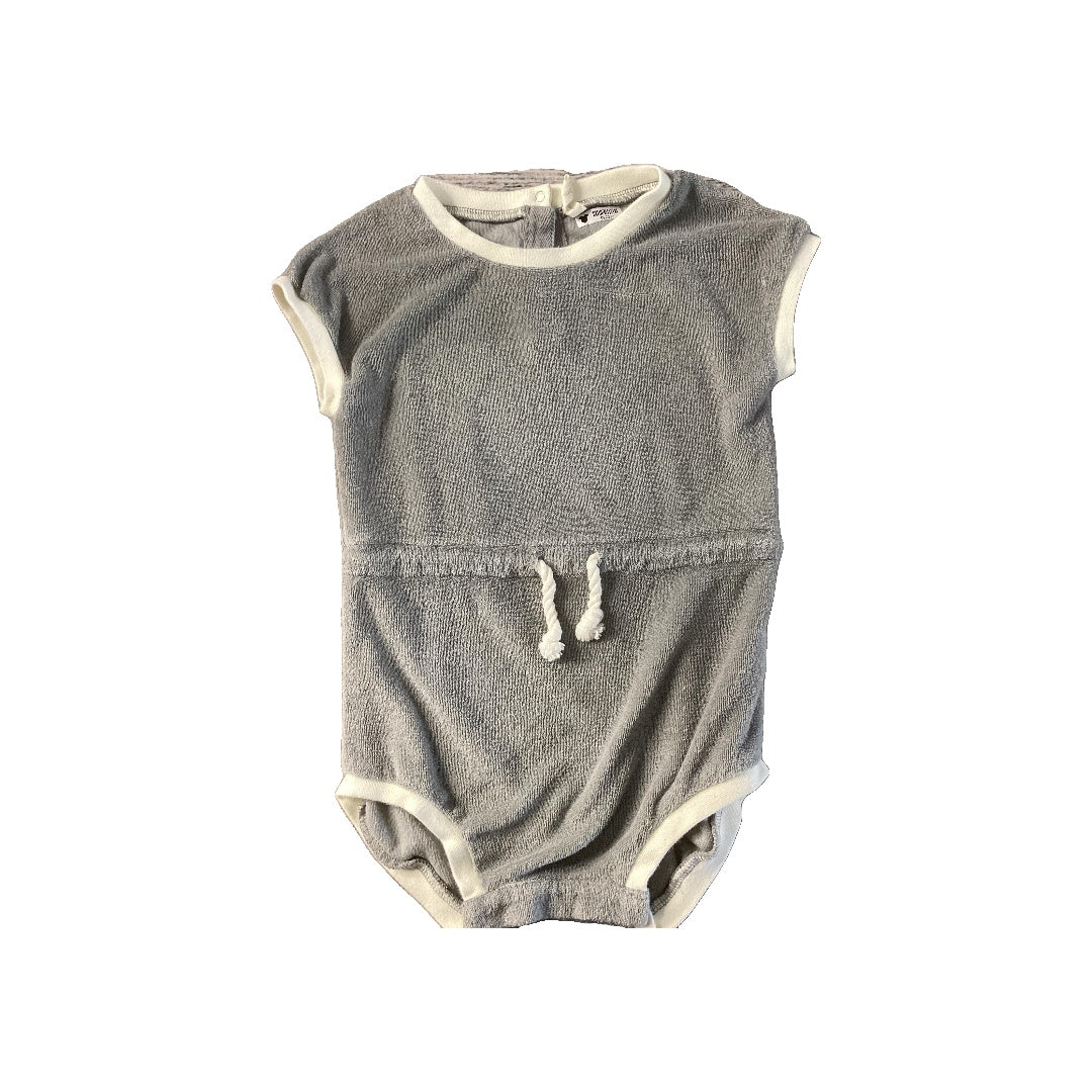 Quincy Mae Unisex Grey Romper Size: 2-3 Years Grey