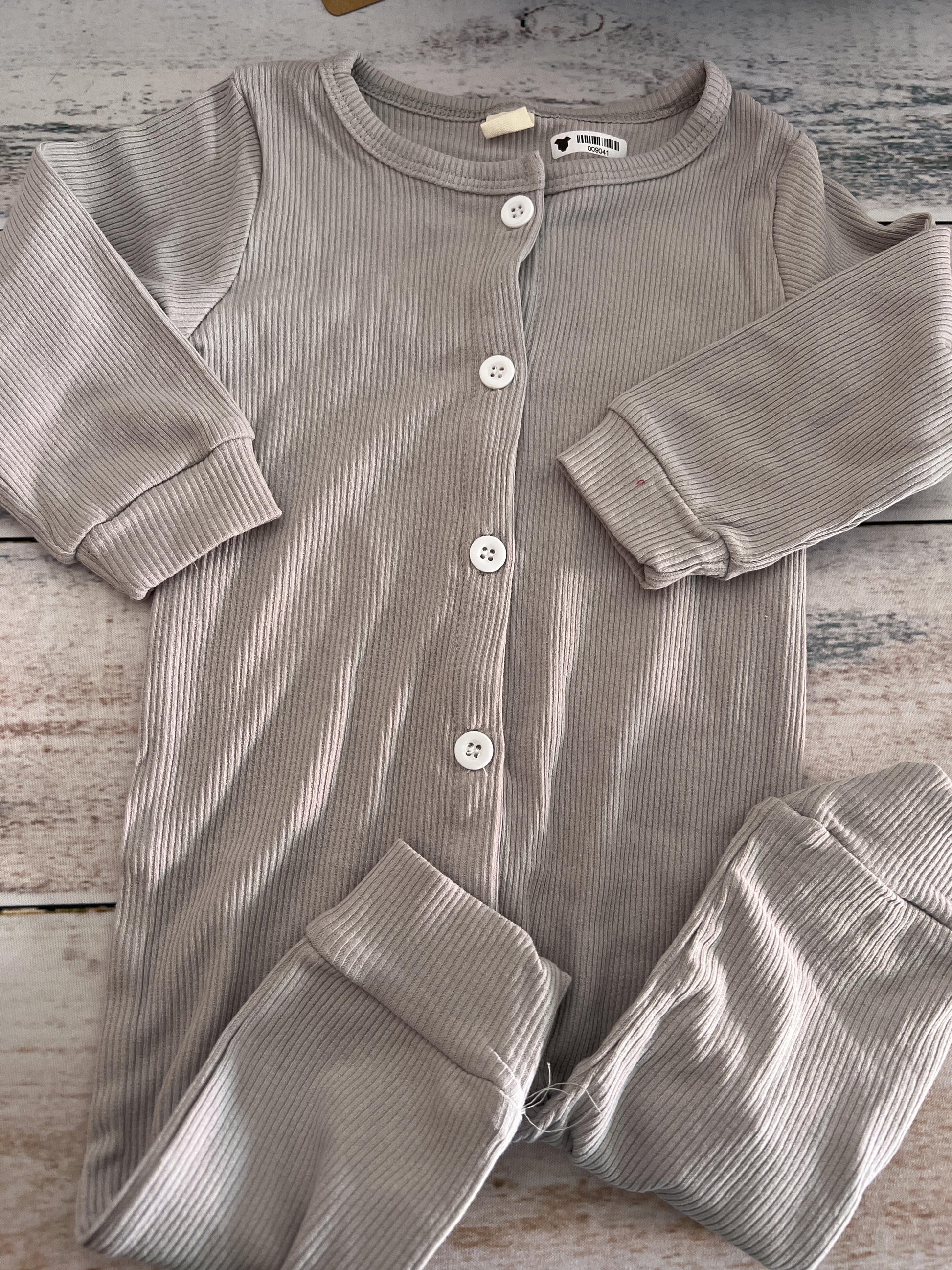 Amazon Unisex Grey Long Sleeve Outfit Size: 6-12 months Grey