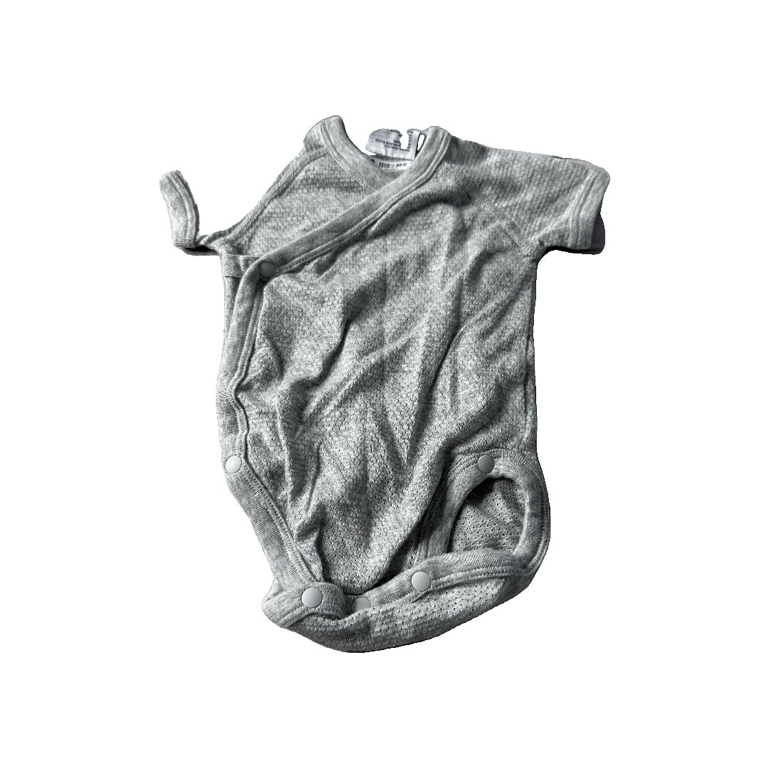 Uniqlo Unisex Grey Button Down Short Sleeve Size: 0-3 months Grey