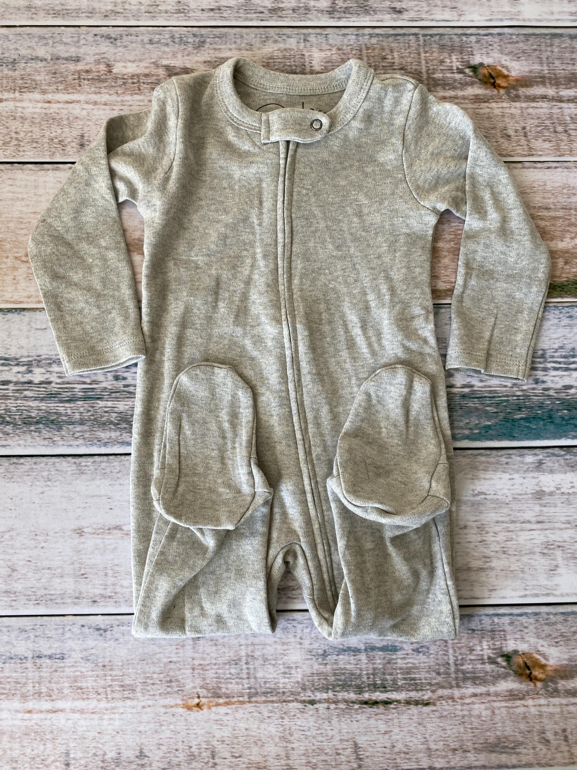 Finn + Emma Unisex Grey Long Sleeve Outfit Size: 3-6 months Grey