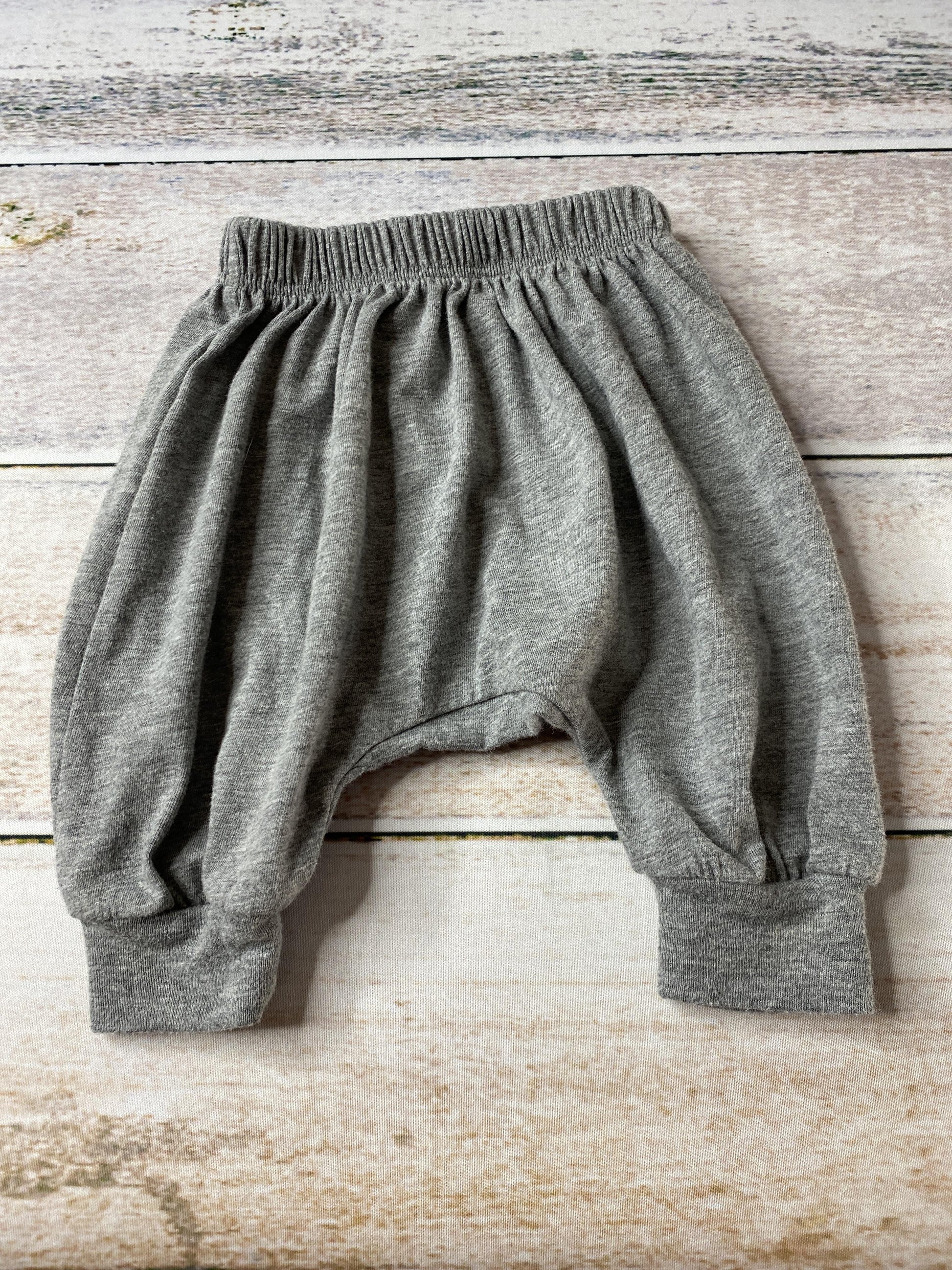 Peek Unisex Grey Pants Size: 0-3 months Grey