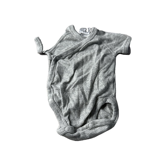 Uniqlo Unisex Grey Button Down Short Sleeve Size: 0-3 months Grey