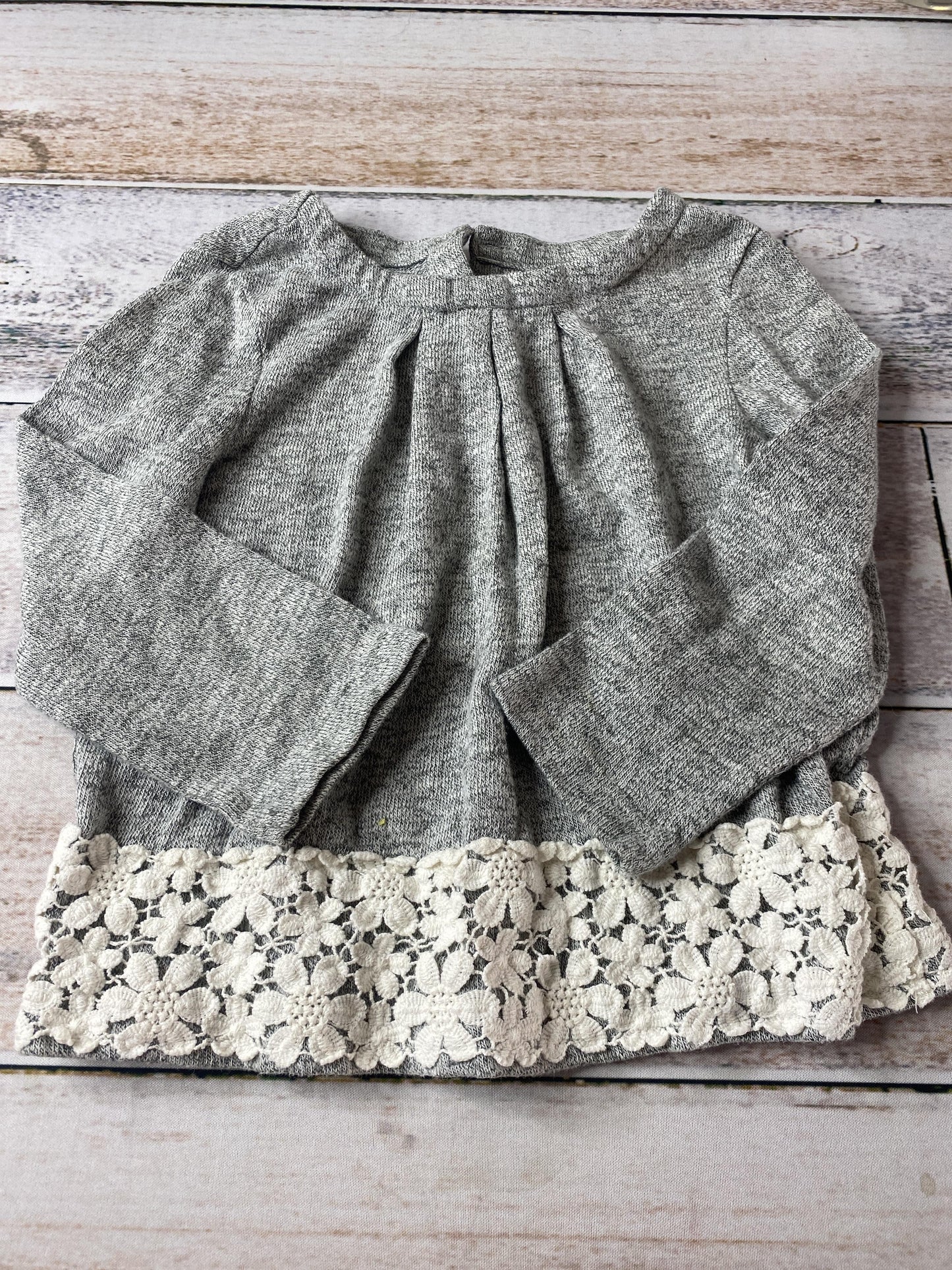 Gap Girls Grey Shirt Size: 2T Grey