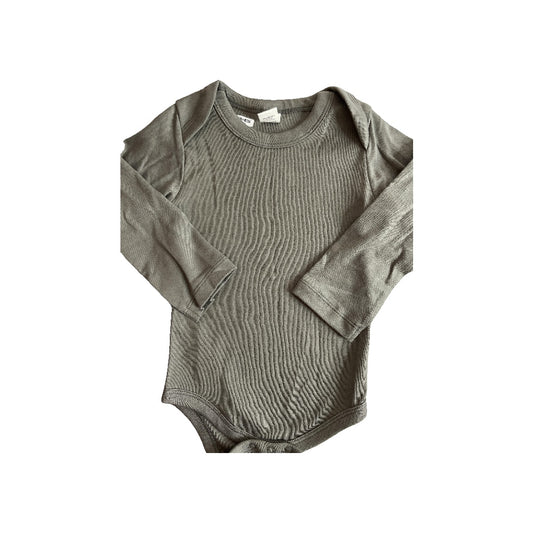 Colored Organics Boys Grey Onesie Size: 12-18 months Grey