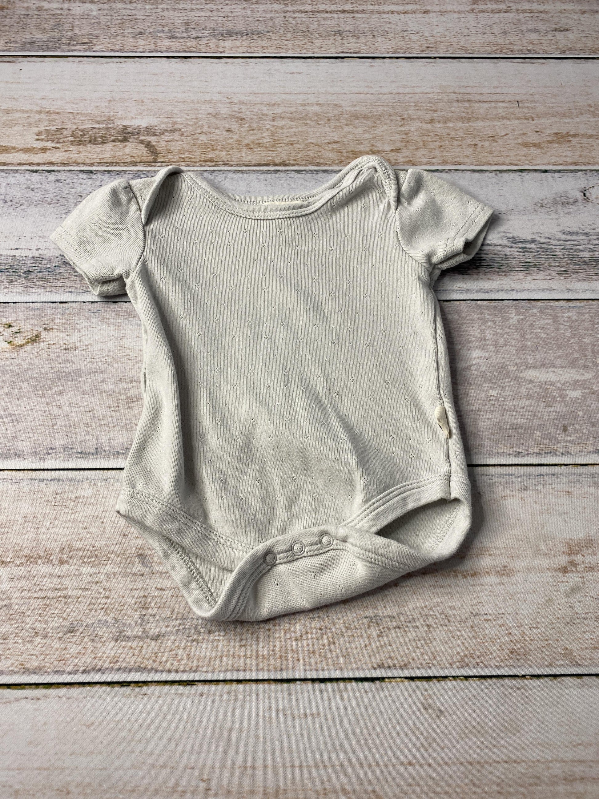 Rabbit Bear Girls Grey Onesie Size: 6-9 months Grey