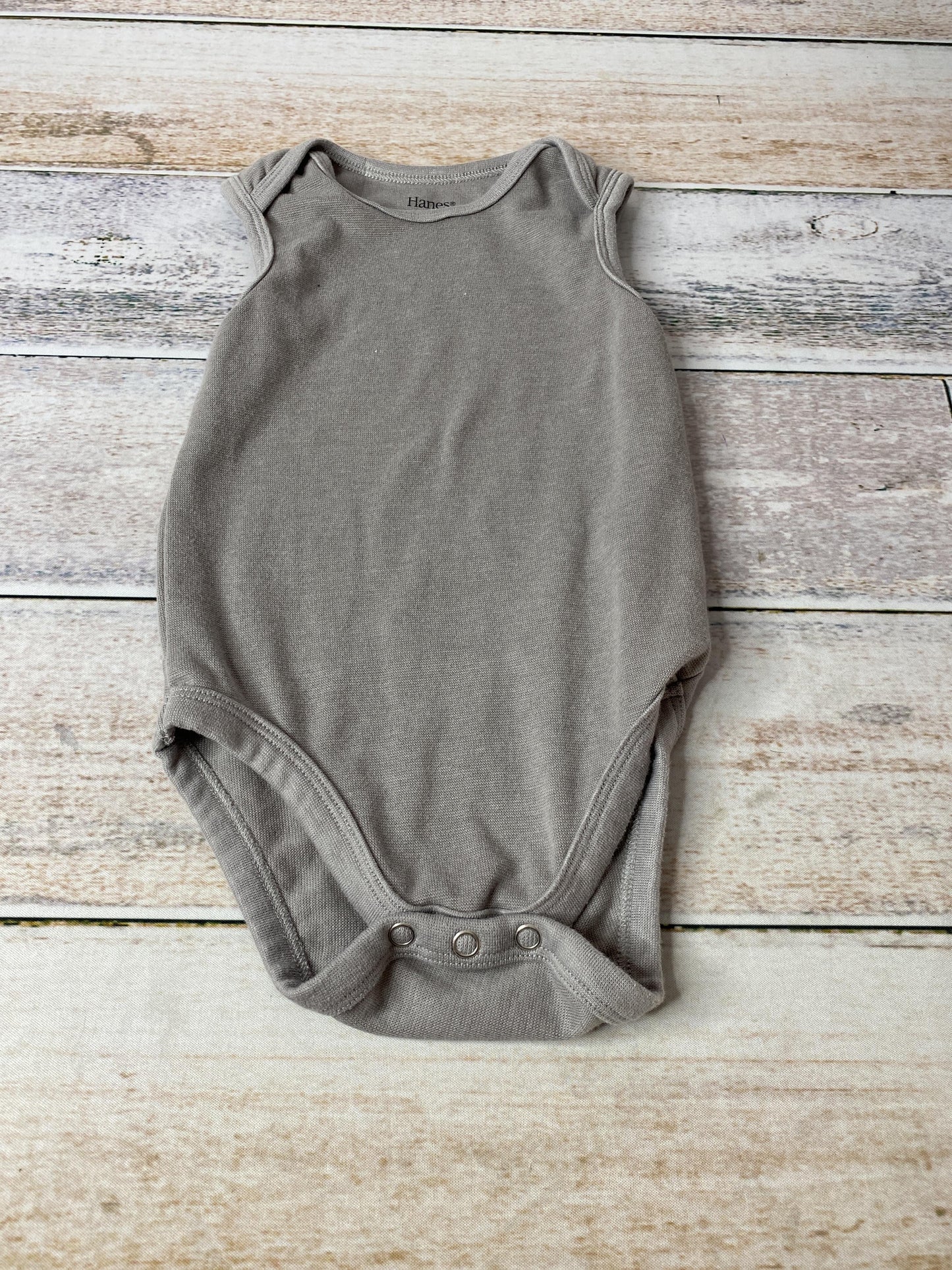 Hanes Unisex Grey Onesie Size: 12-18 months Grey