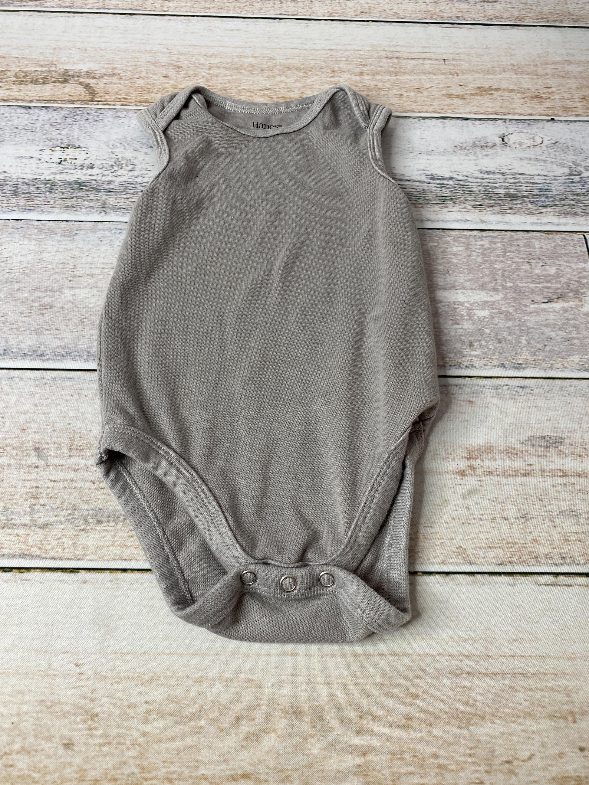 Hanes Unisex Grey Onesie Size: 12-18 months Grey