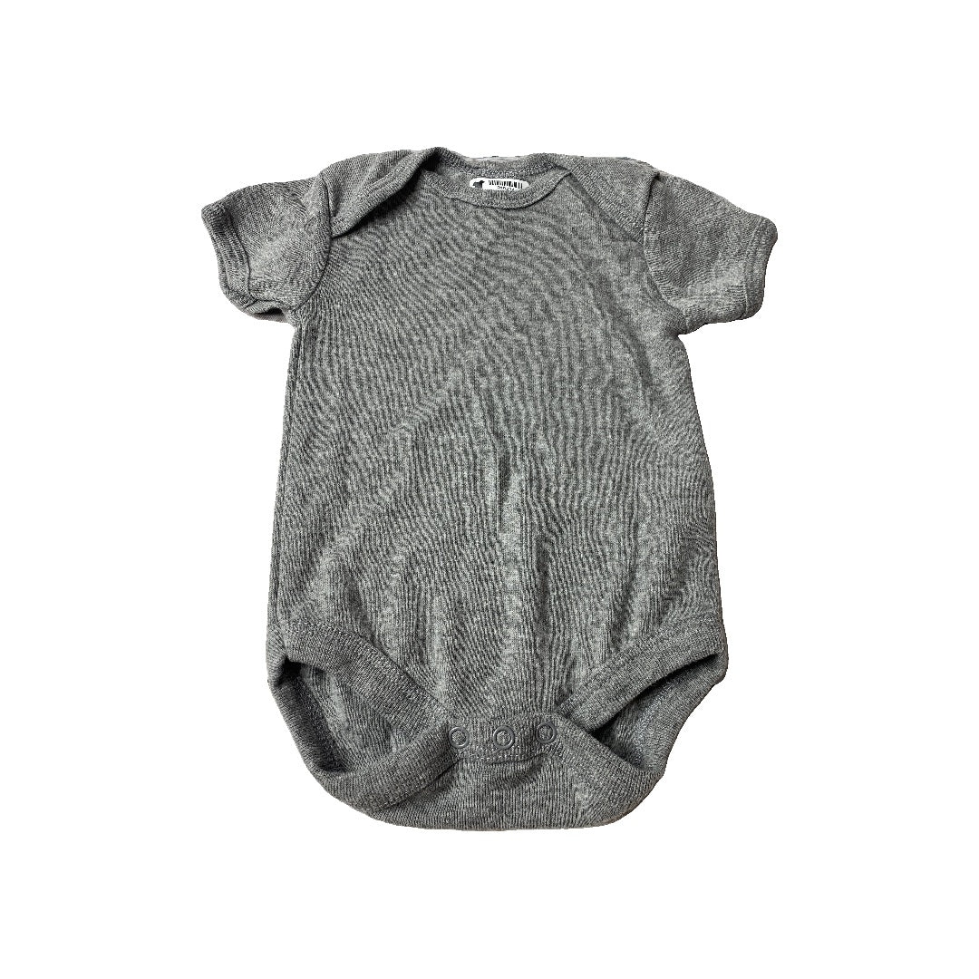 Emily and Oliver Unisex Grey Onesie Size: 0-3 months Grey