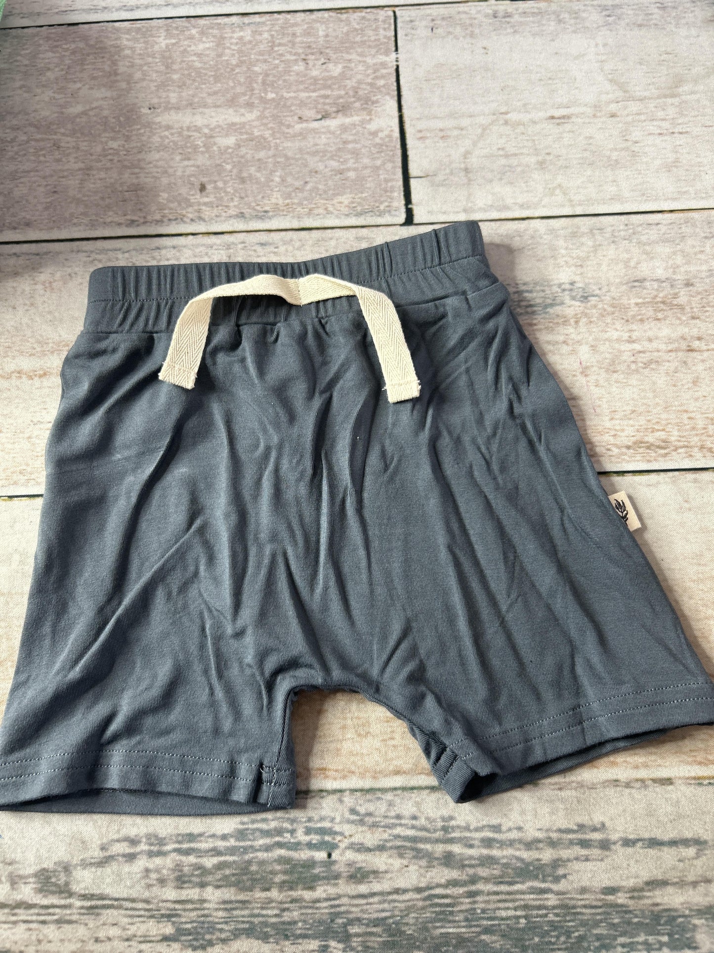 BabySprouts co Unisex Grey Shorts Size: 6-Mar Grey