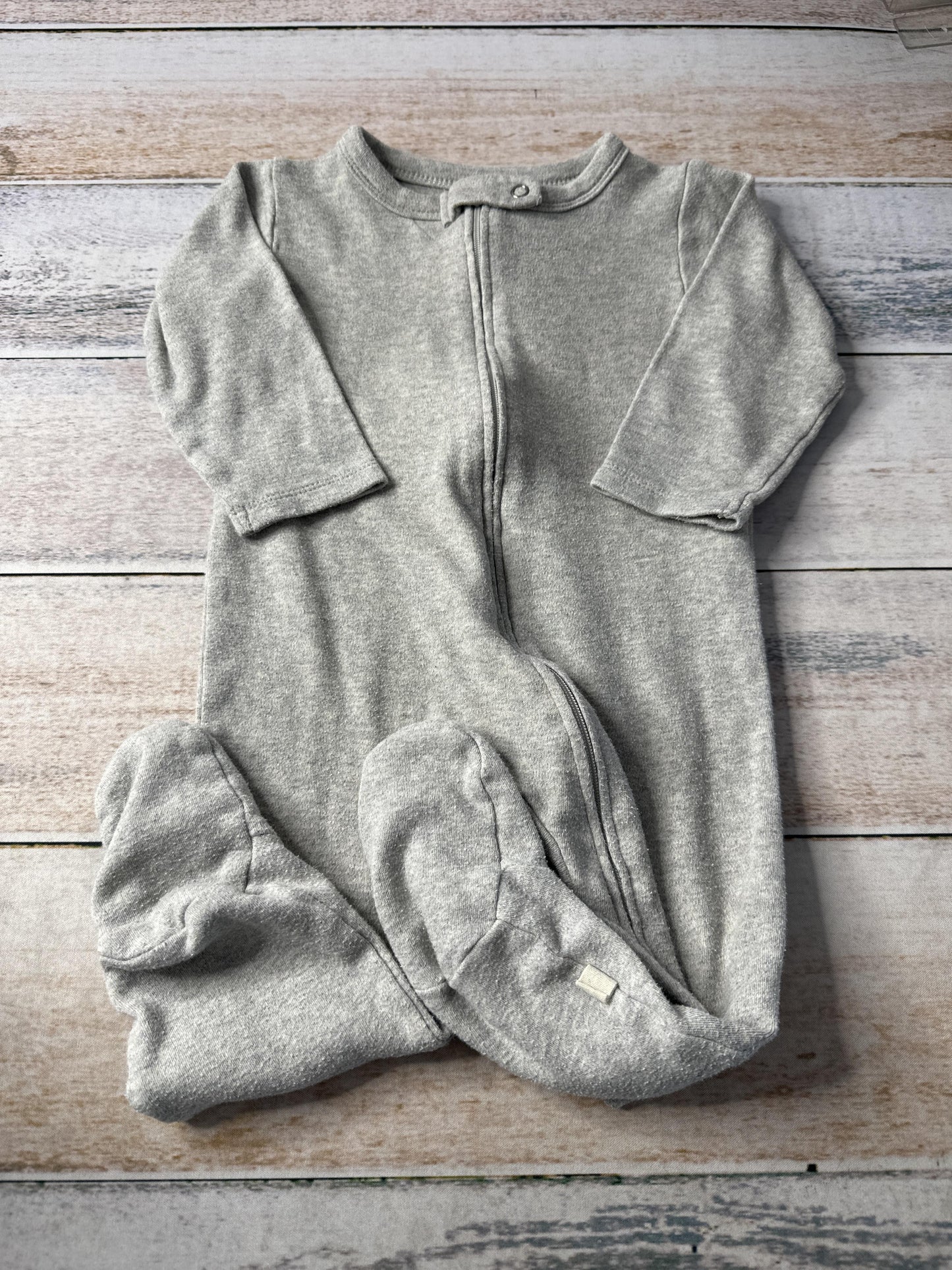 Finn + Emma Unisex Grey Long Sleeve Outfit Size: 6-9 months Grey