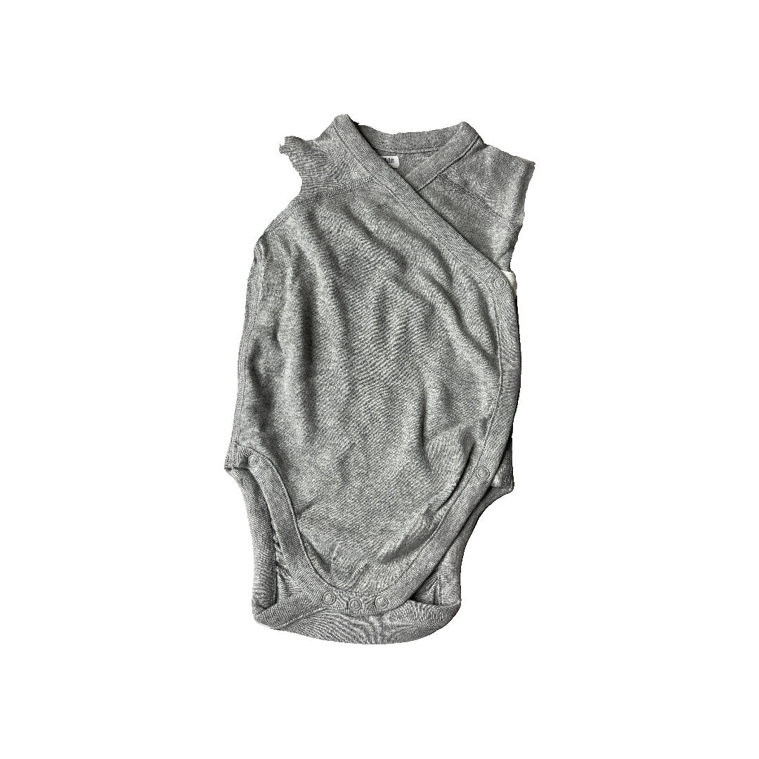 Moon and back Boys Grey Onesie Size: 3-6 months Grey