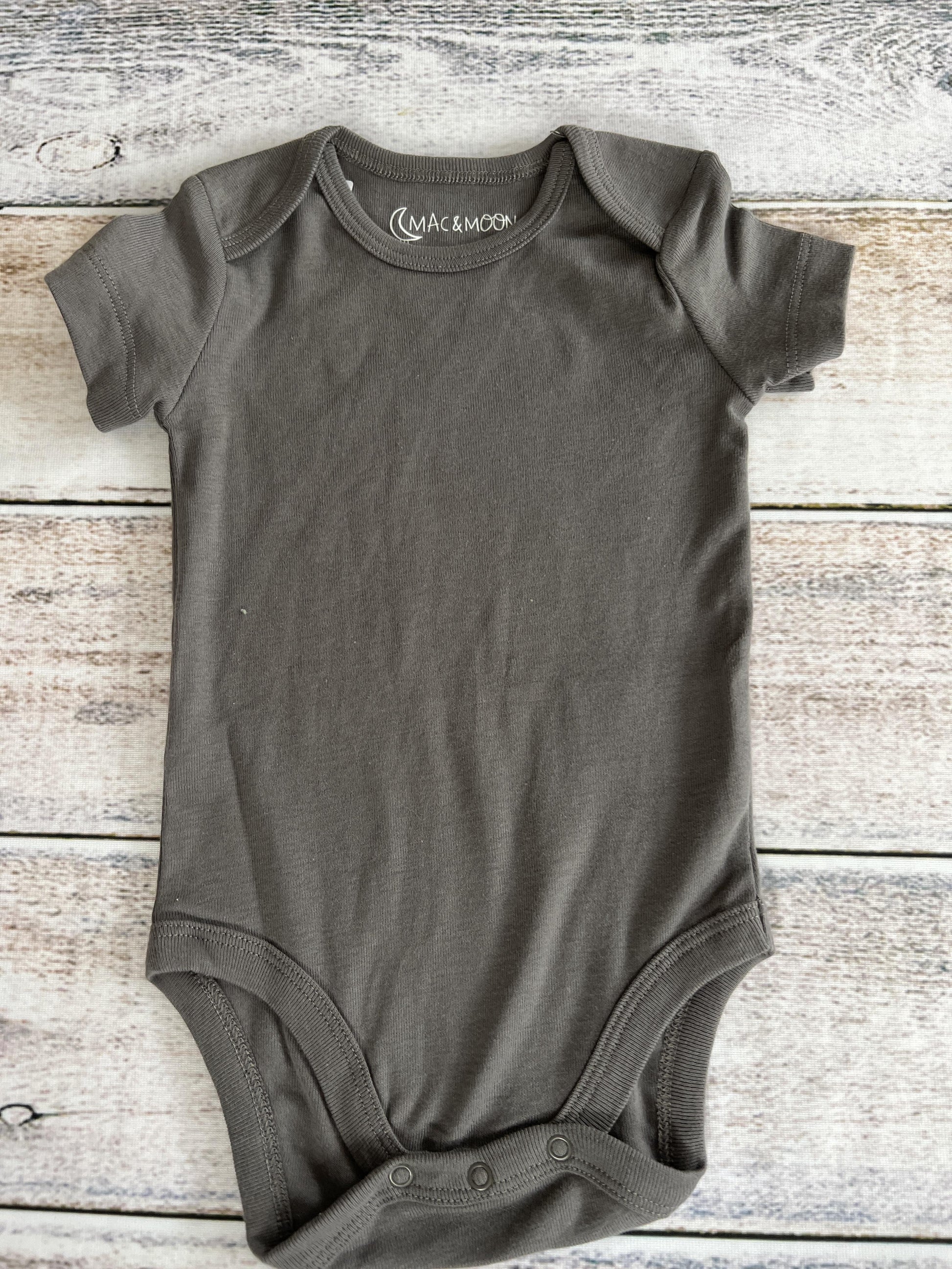 Mac and Moon Unisex Grey Onesie Size: 9 months Grey