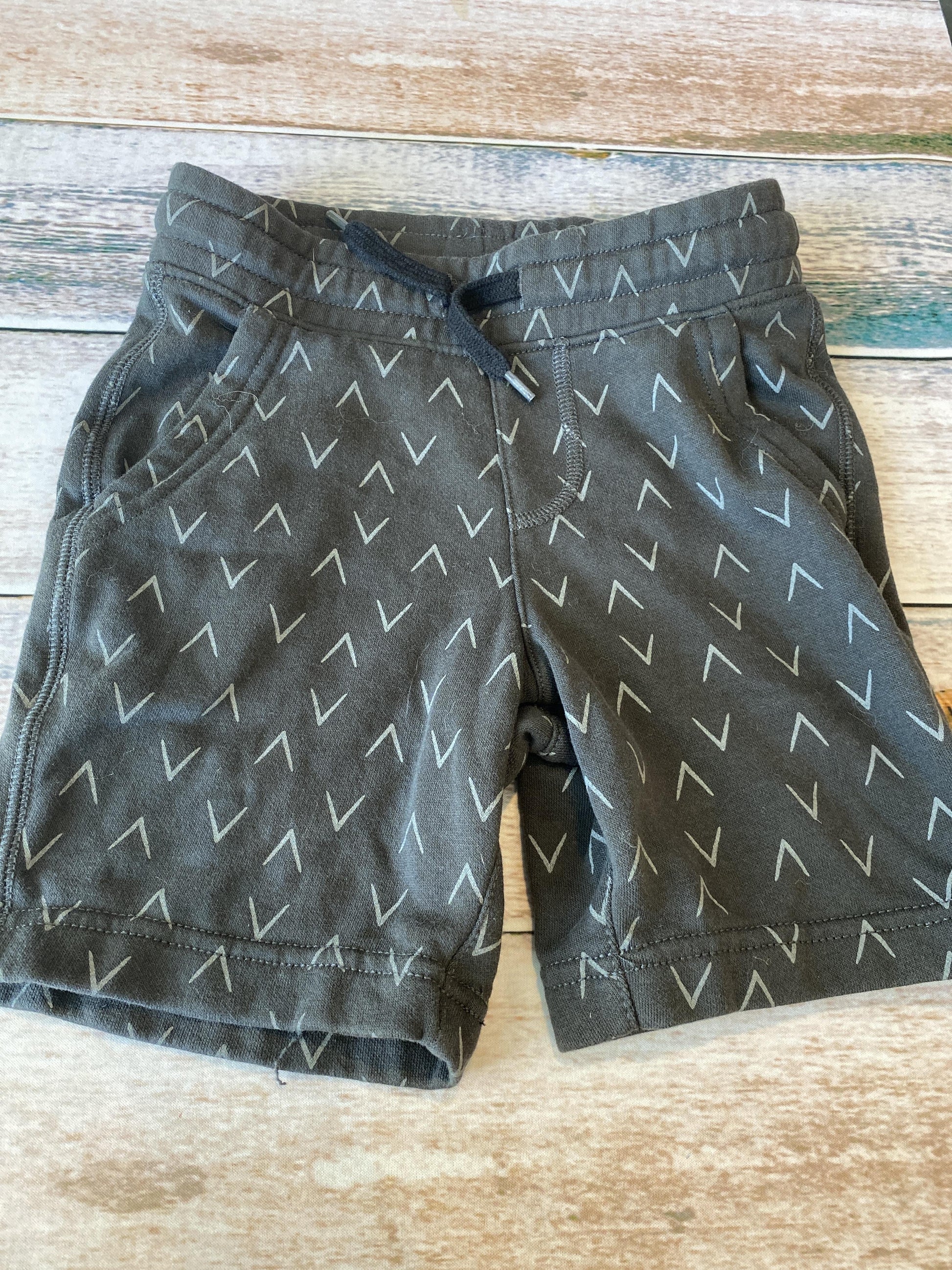Old Navy Boys Grey Shorts Size: 5 Grey