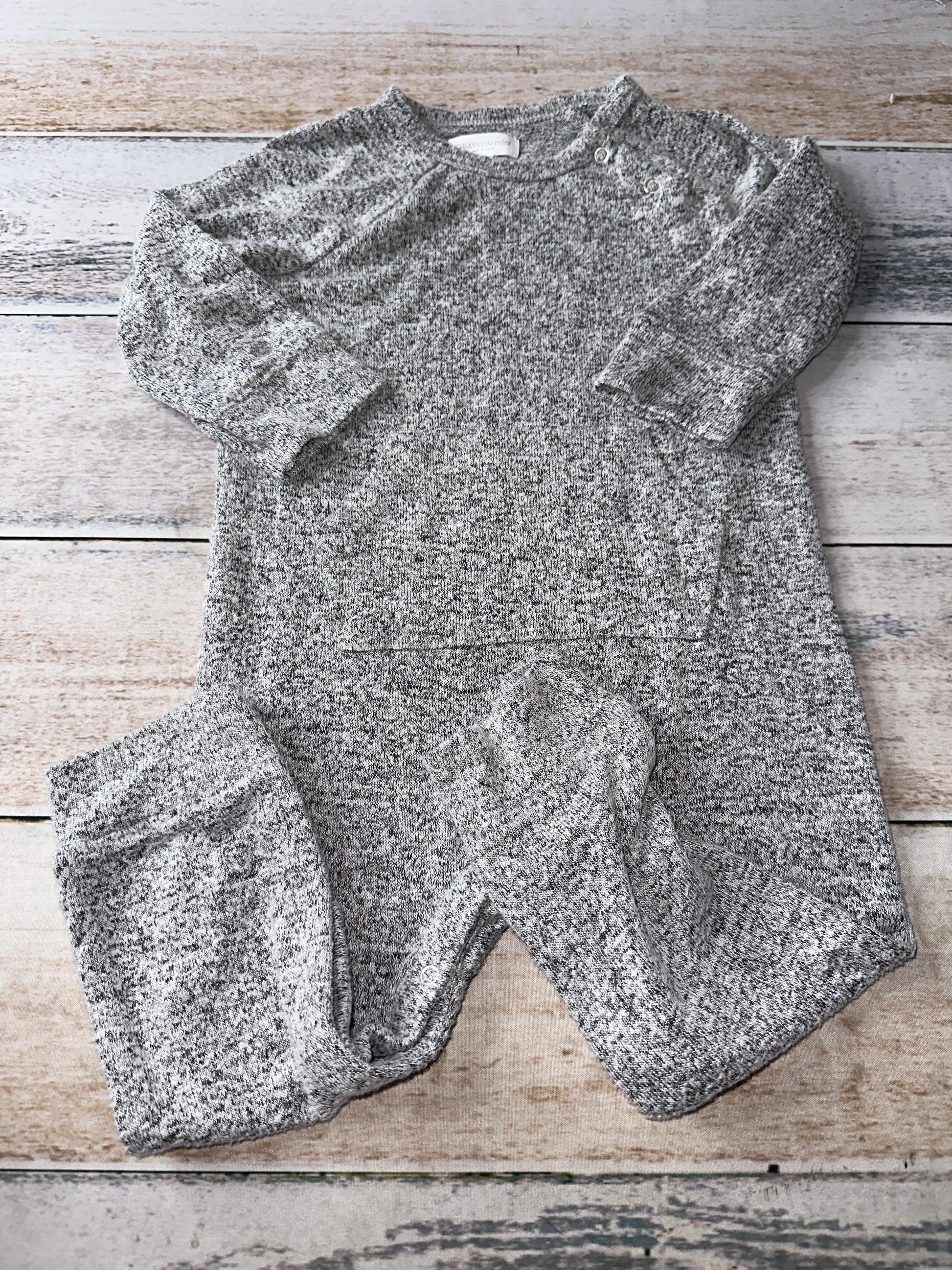 Grayson mini Unisex Grey Long Sleeve Outfit Size: 18 months Grey
