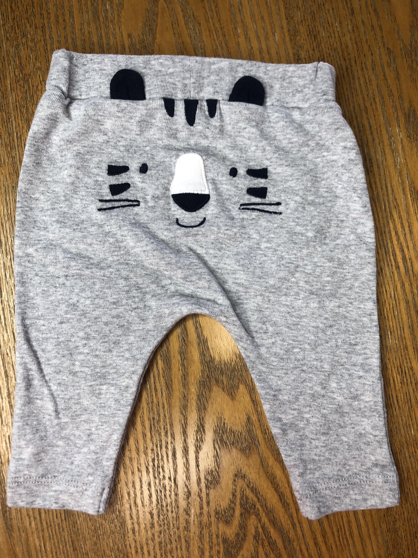 Carters Unisex Grey Pants Size: 0-3 months Grey
