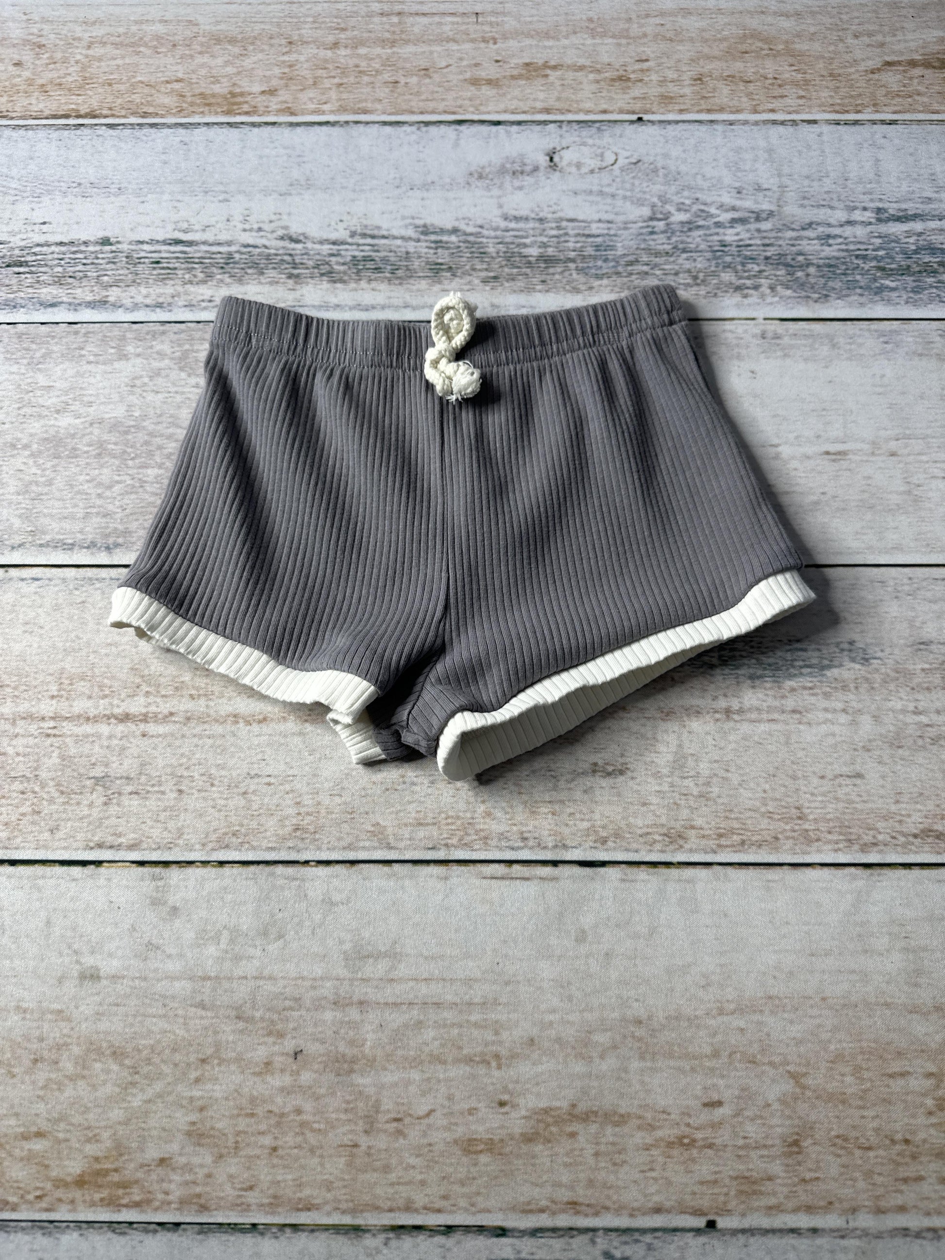 Quincy Mae Boys Grey Shorts Size: 2-3 Years Grey