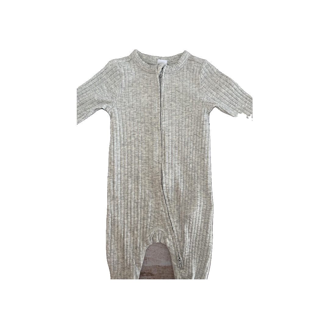 Old Navy Unisex Grey Pajamas Size: 6-12 months Grey
